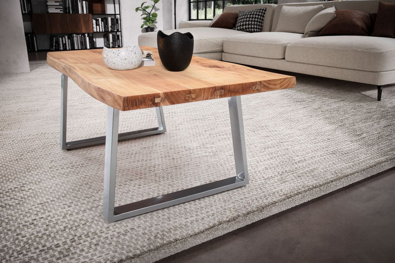 Wohnling Couchtisch 120 cm Massivholz Wohnzimmertisch Baumkante Sofatisch Chrom