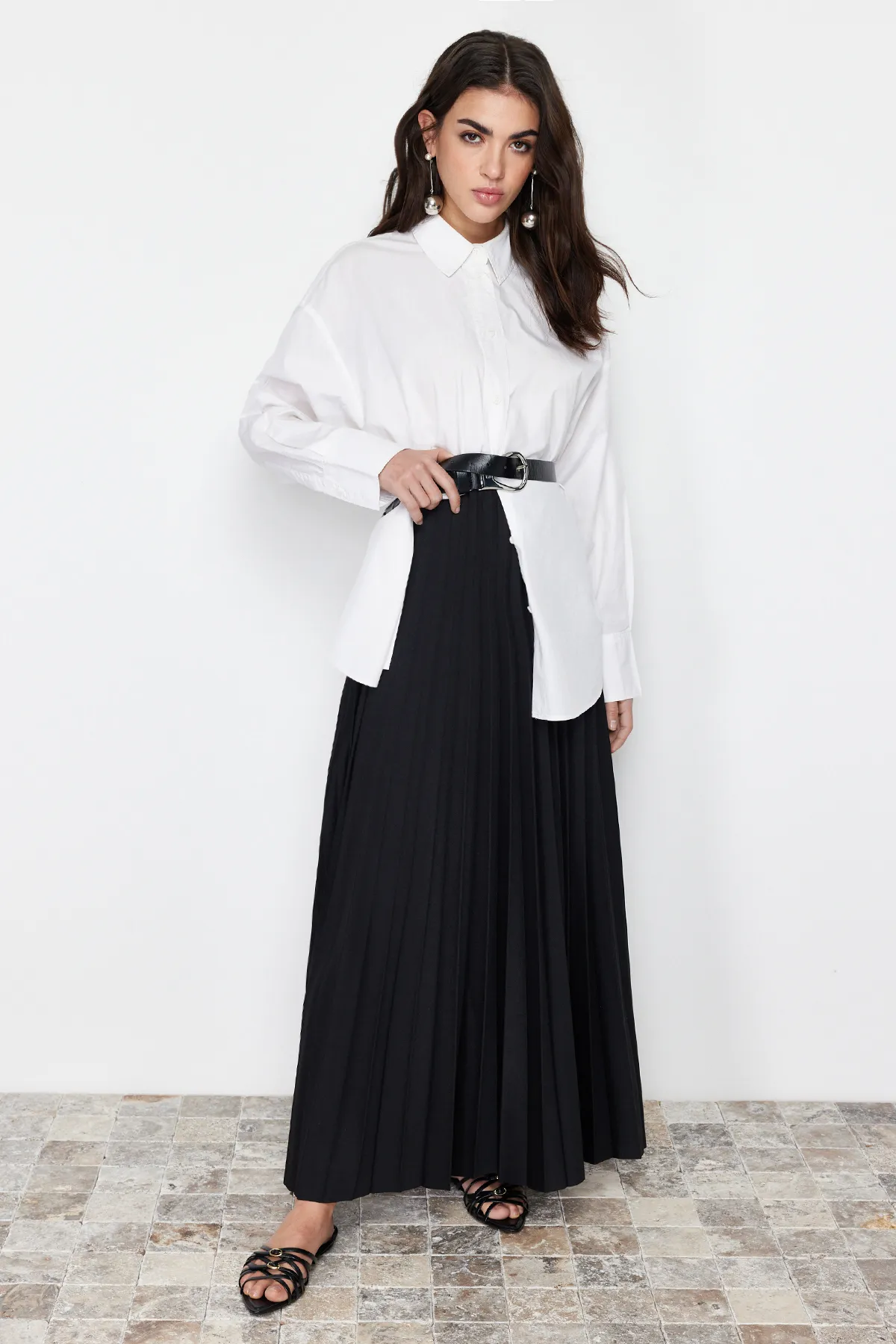 Trendyol Modest  Schwarzer plissierter Strickrock TCTSS24EE00005
