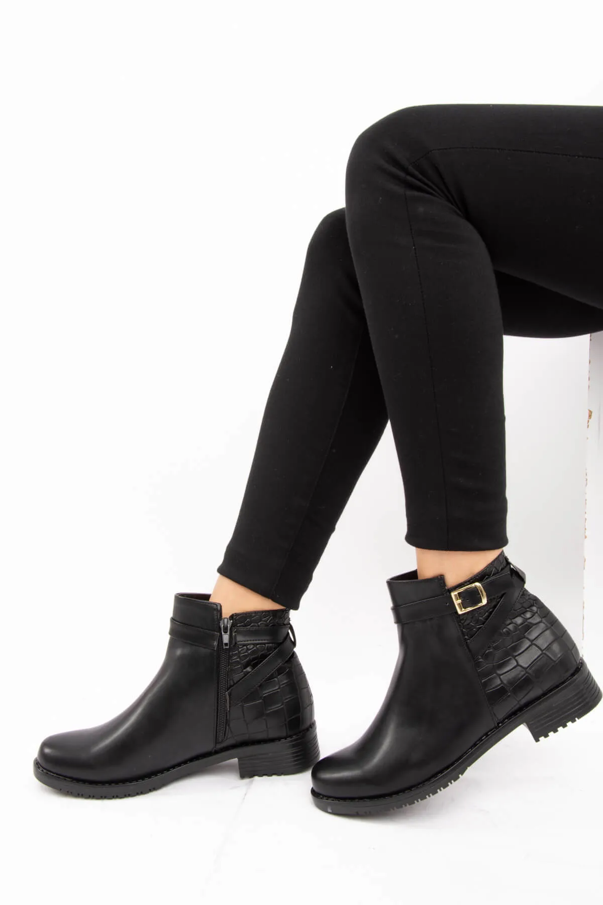 Fox Shoes  Schwarze Krokodil-Damenstiefel E726490009