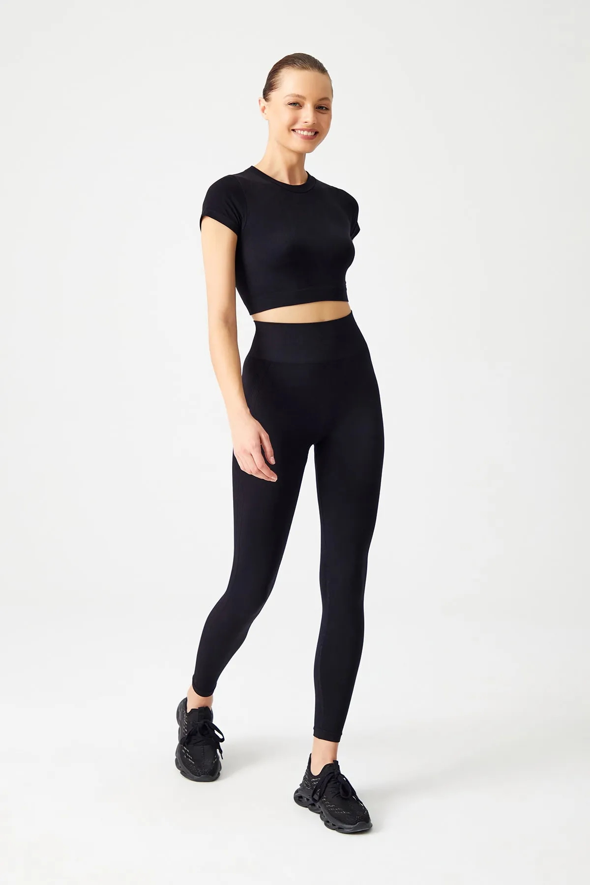 LOS OJOS  Schwarzes, nahtloses, weich strukturiertes Sport-T-Shirt-Crop-Top