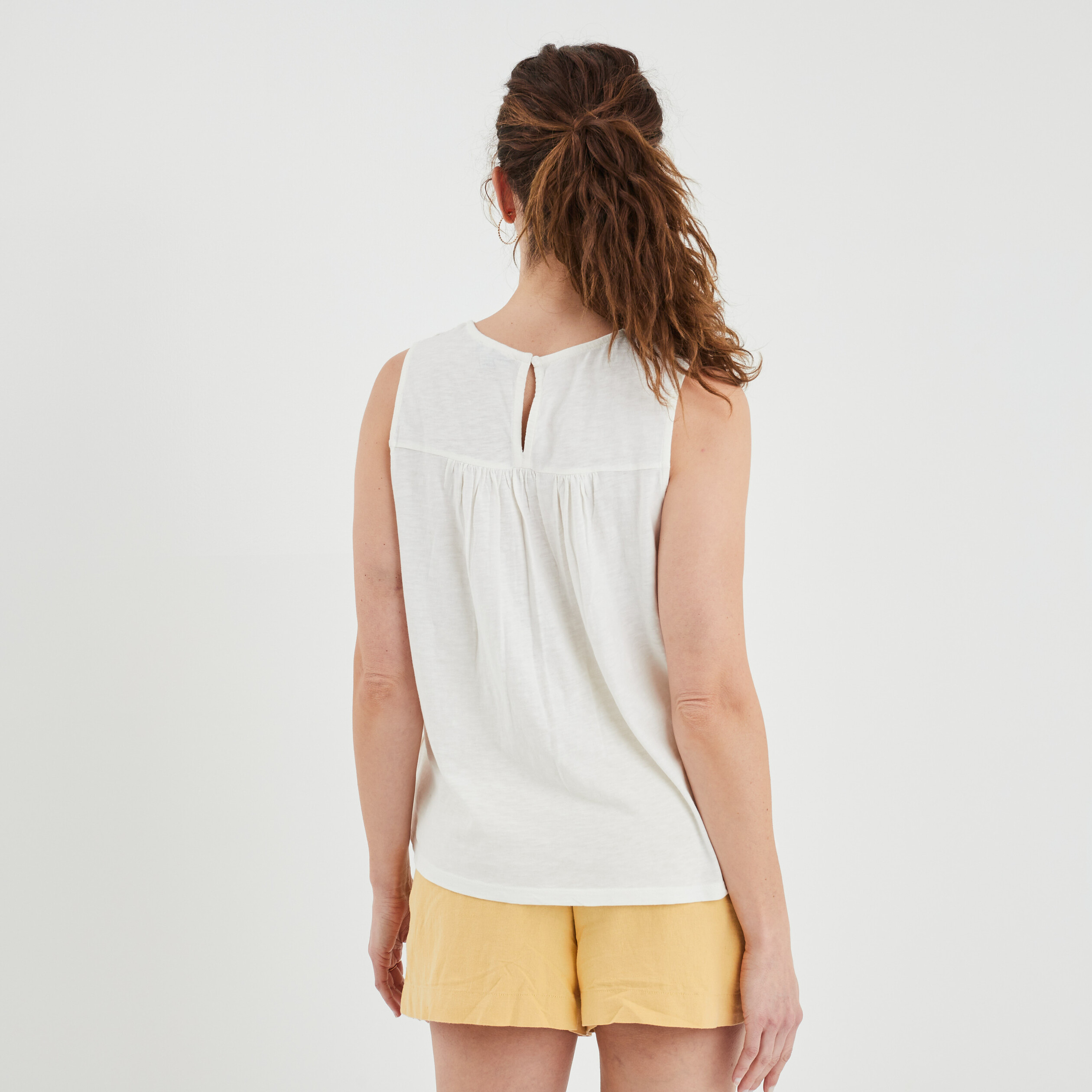 Débardeur broderie anglaise et fente blanc femme | La Halle