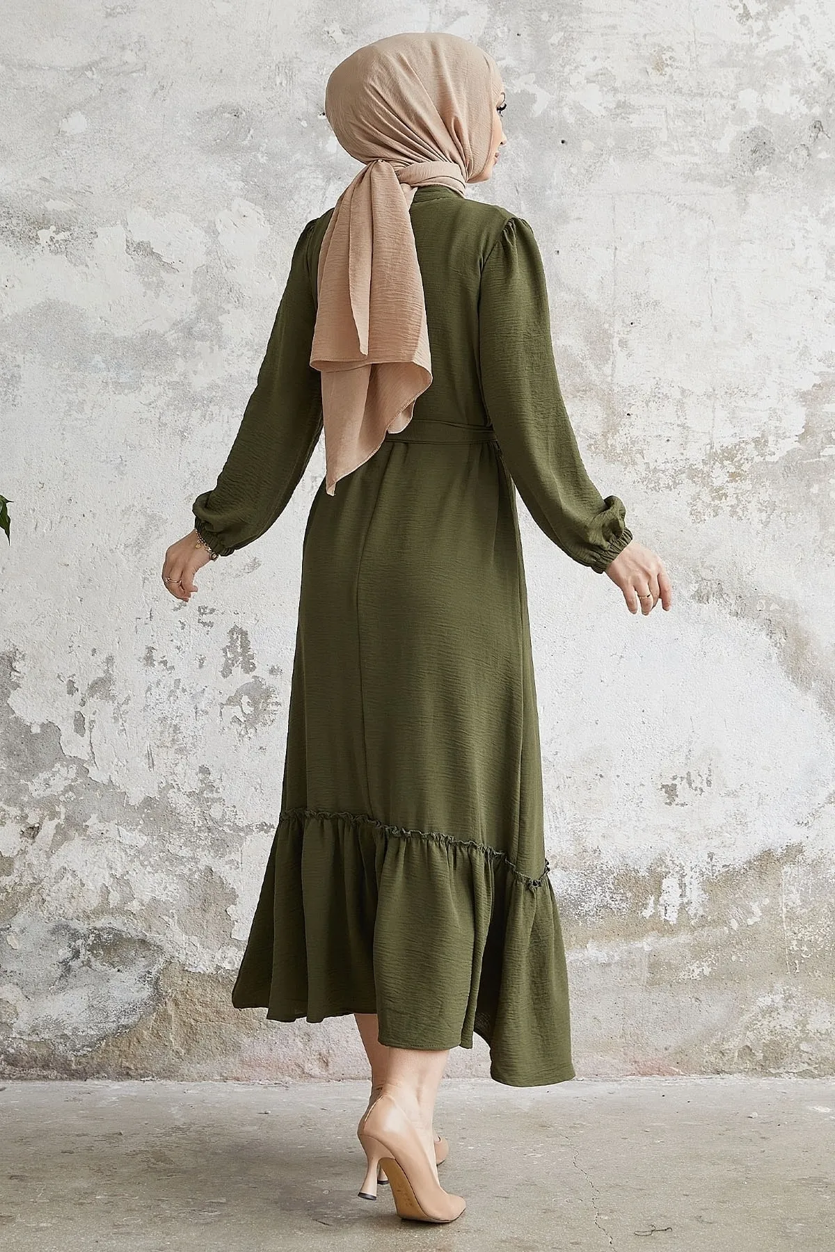 InStyle  Meyra Ayrobin-Kleid mit Knöpfen – Khaki