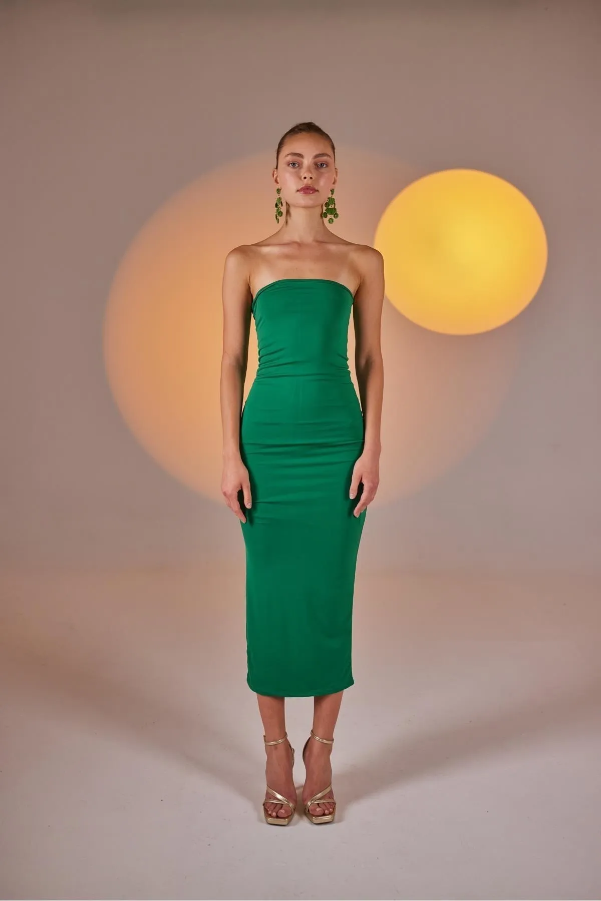 HOLLY LOLLY  Trägerloses Midi-Bodycon-Kleid mit Schlitz in Grün