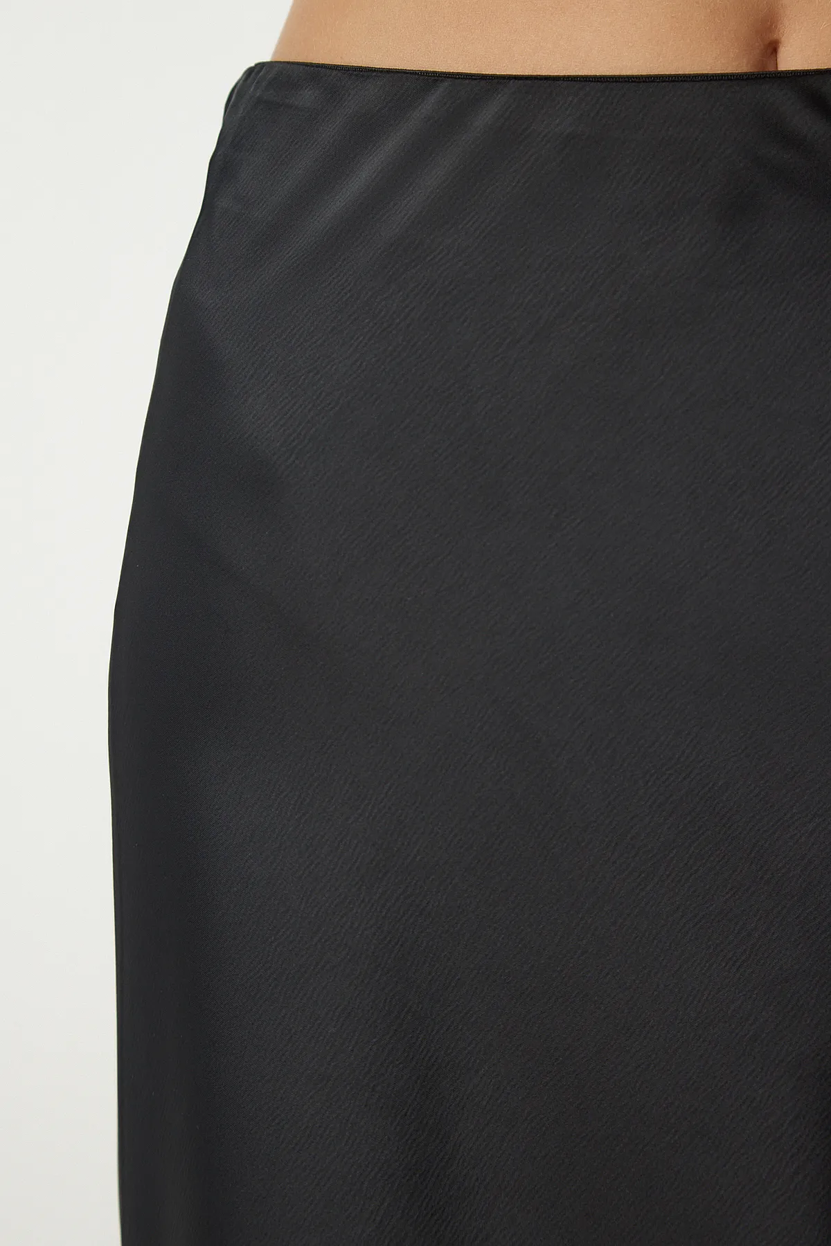 Happiness İstanbul  Langer Damenrock aus schwarzem Satin GK00013