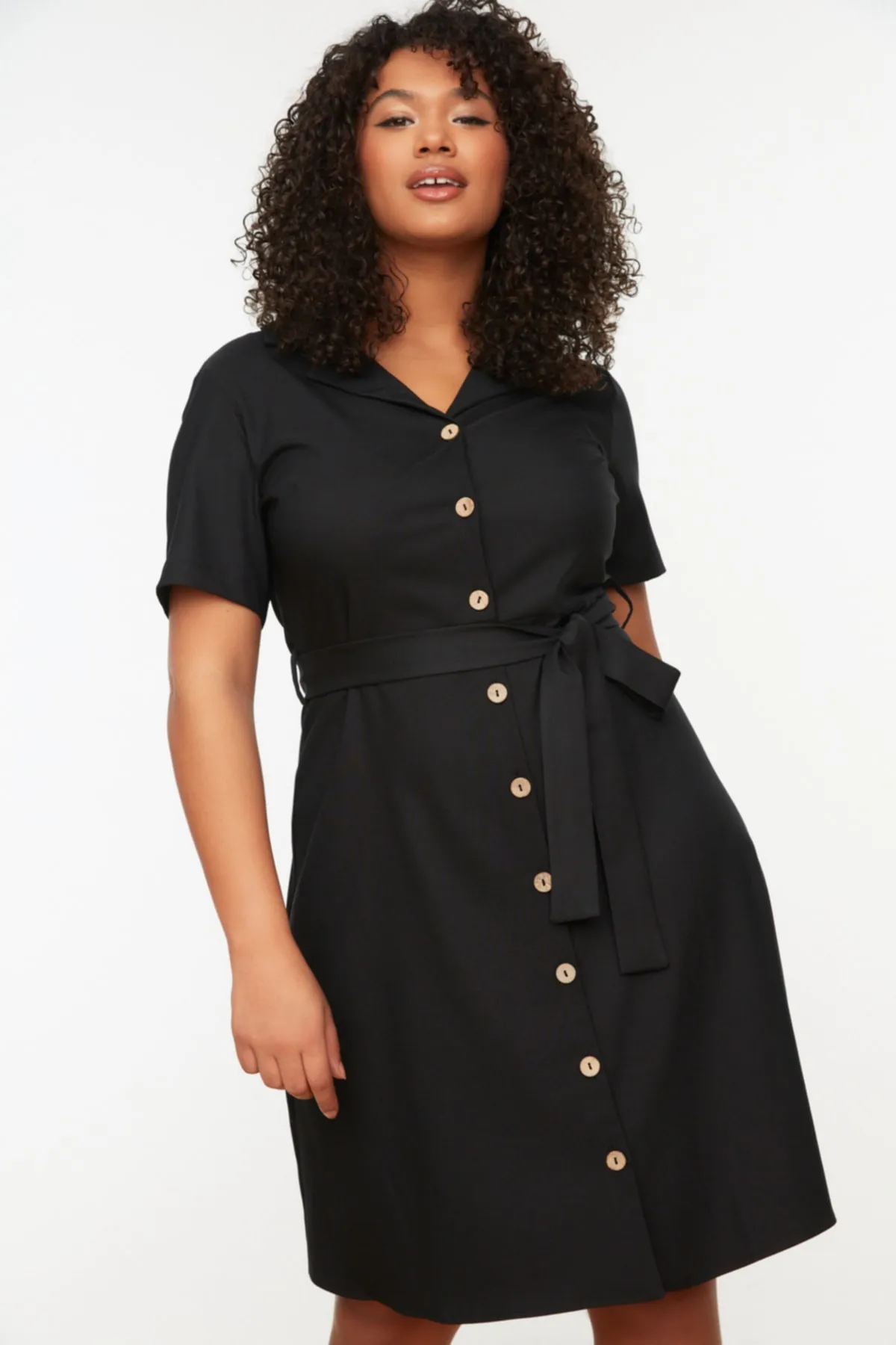Trendyol Curve  Schwarzes gewebtes Hemdblusenkleid mit Gürtel TBBSS22AH0079