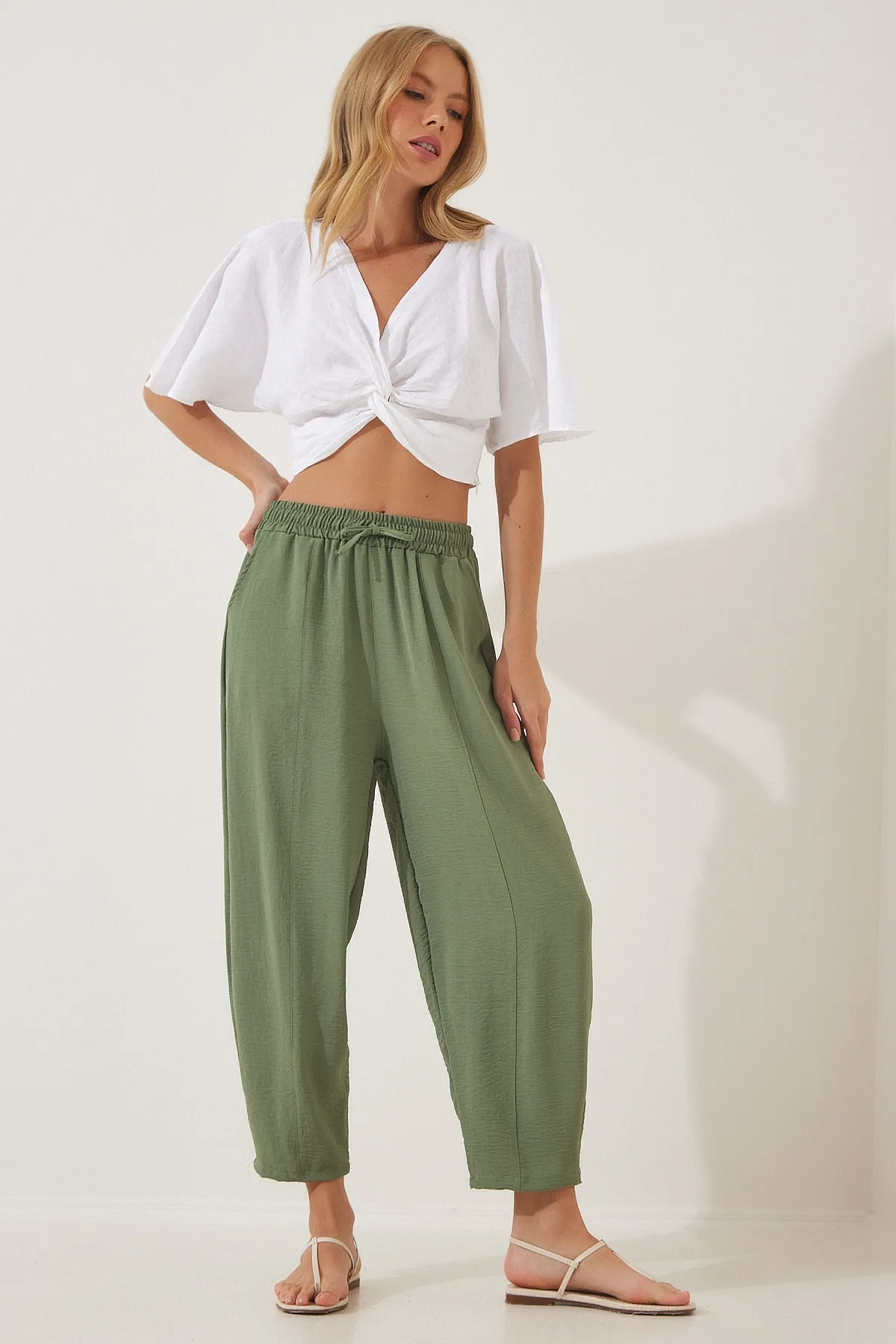 Happiness İstanbul  Khakifarbene Shalwar-Hose aus Leinen für Damen CI00036