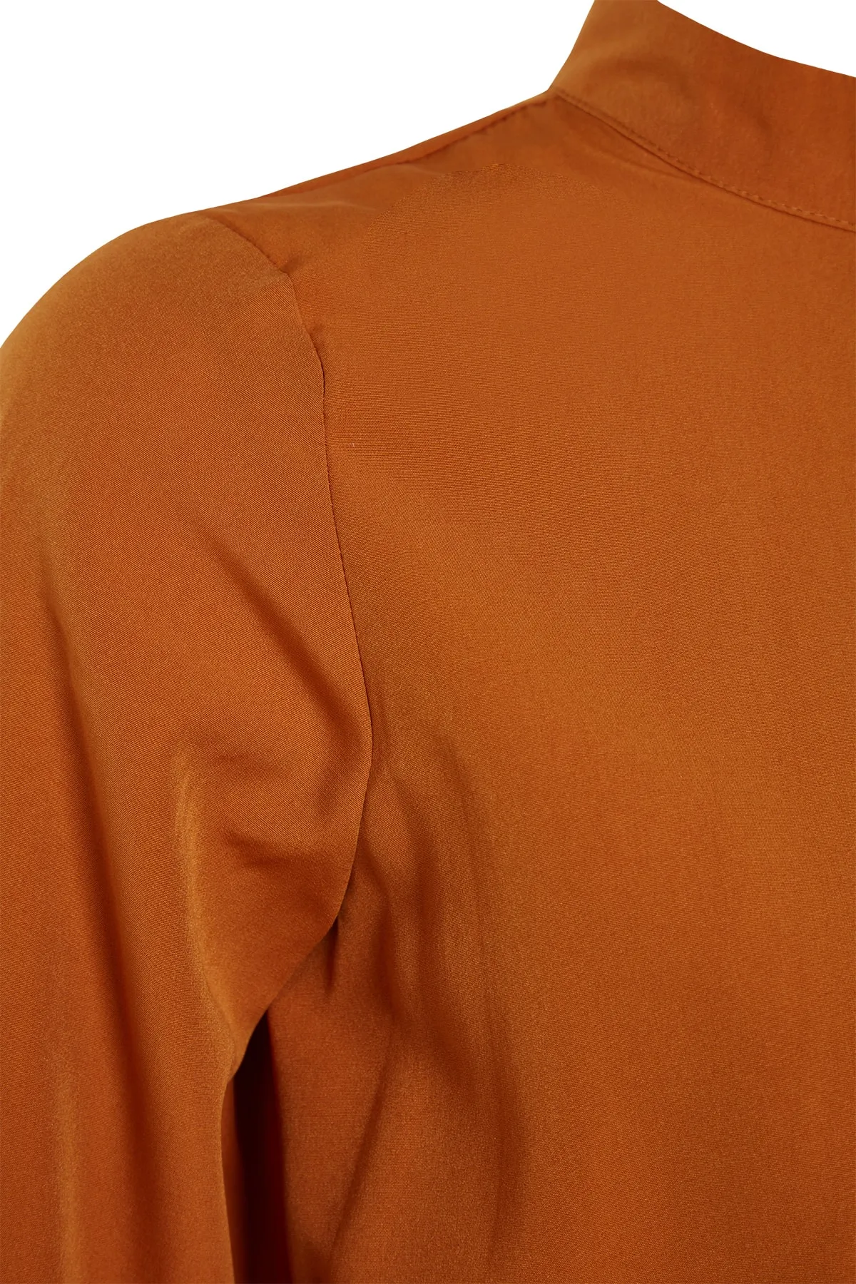 Trendyol Modest  Gewebtes Kleid mit Zimtkragen und Bindedetail TCTSS23EB00283
