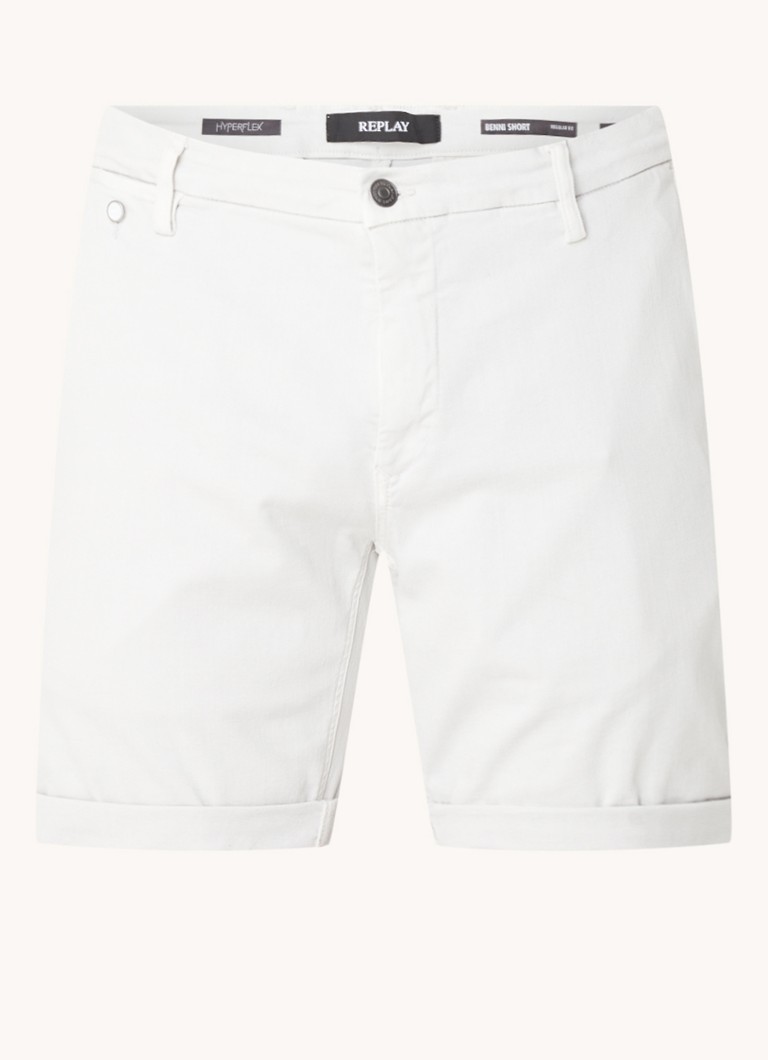 Pantaloni chino Replay Benni într-o croială clasică cu buzunare laterale.