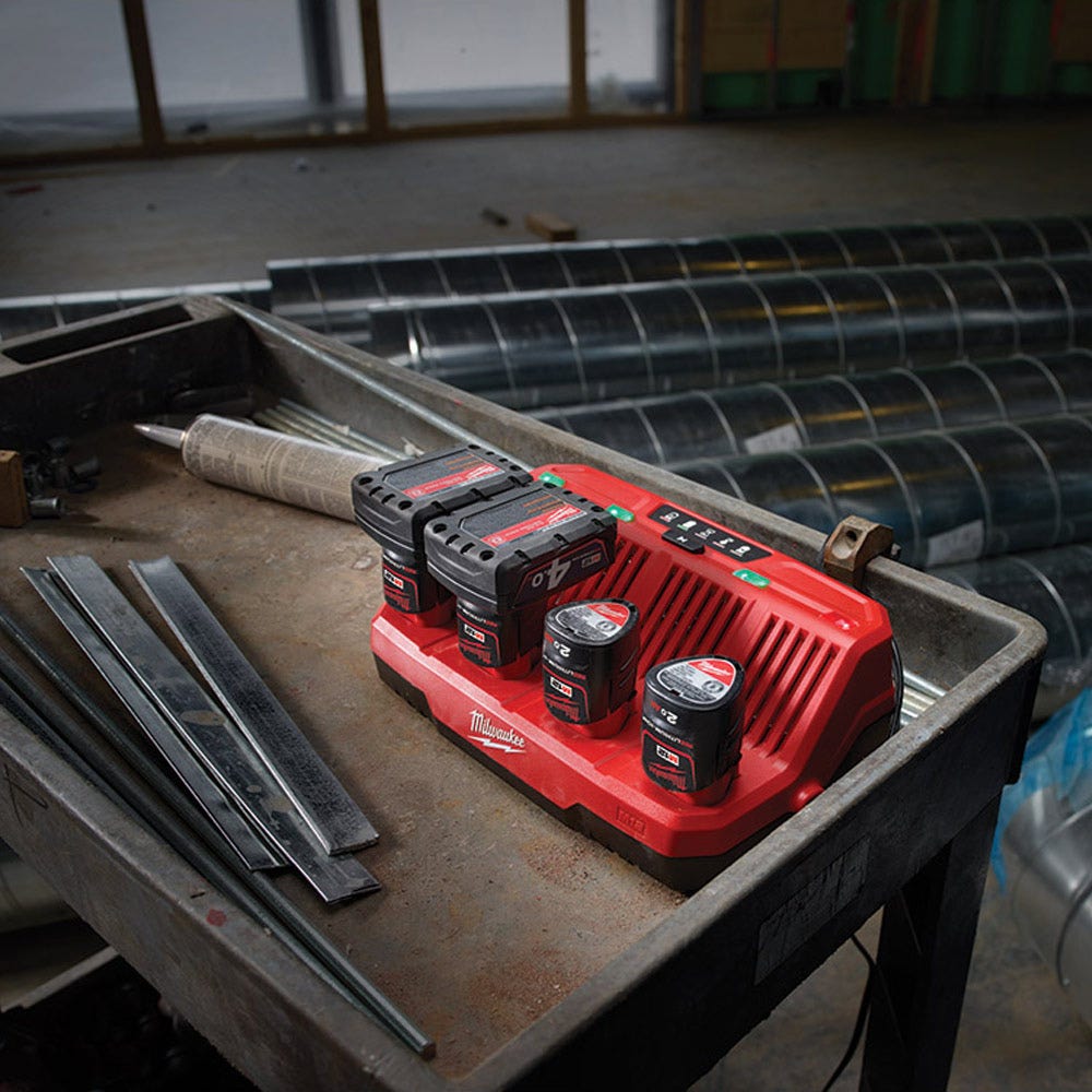 Fonte de alimentação MILWAUKEE 12V, revestimento em couro M12PP-0