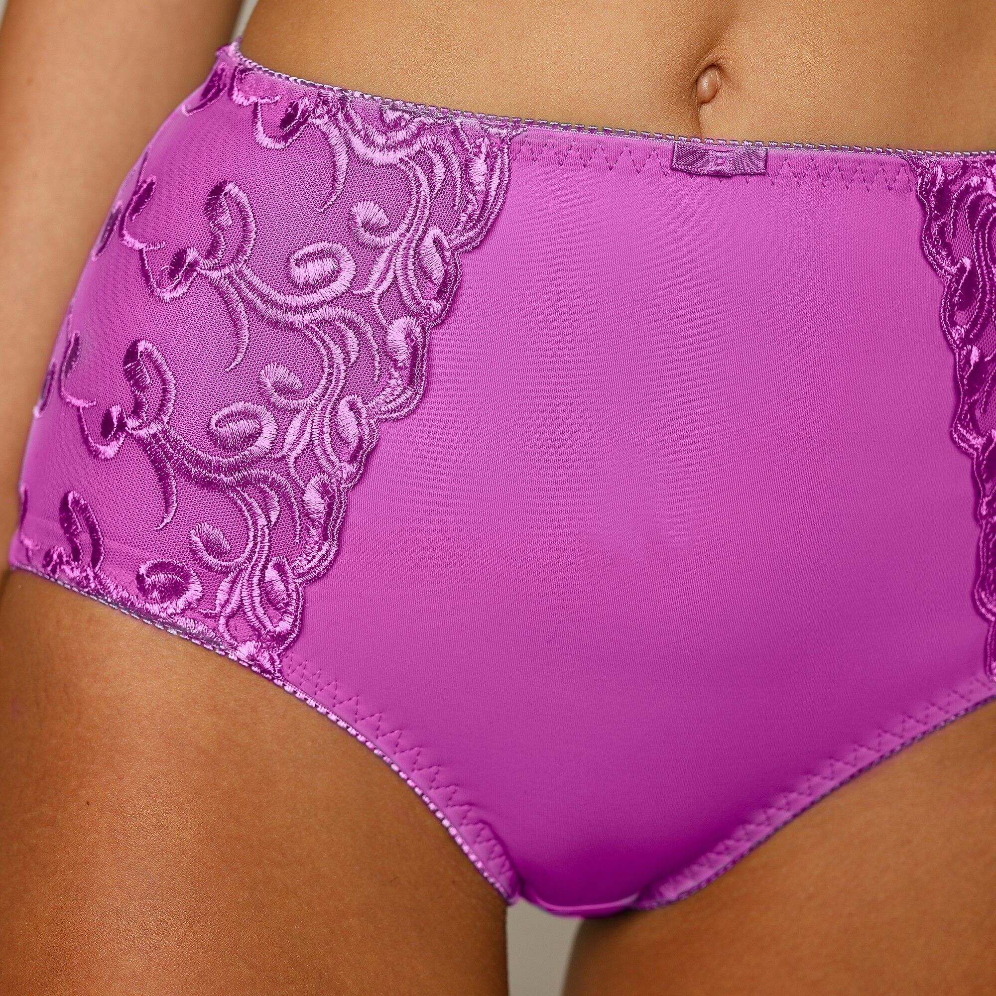 Gainette ventre plat microfibre tulle brodé Sienne