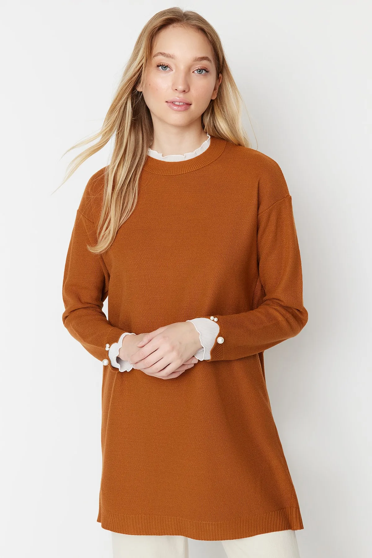 Trendyol Modest  Strickpullover mit Perlendetails und Fliesenärmeln TCTAW23AK00027