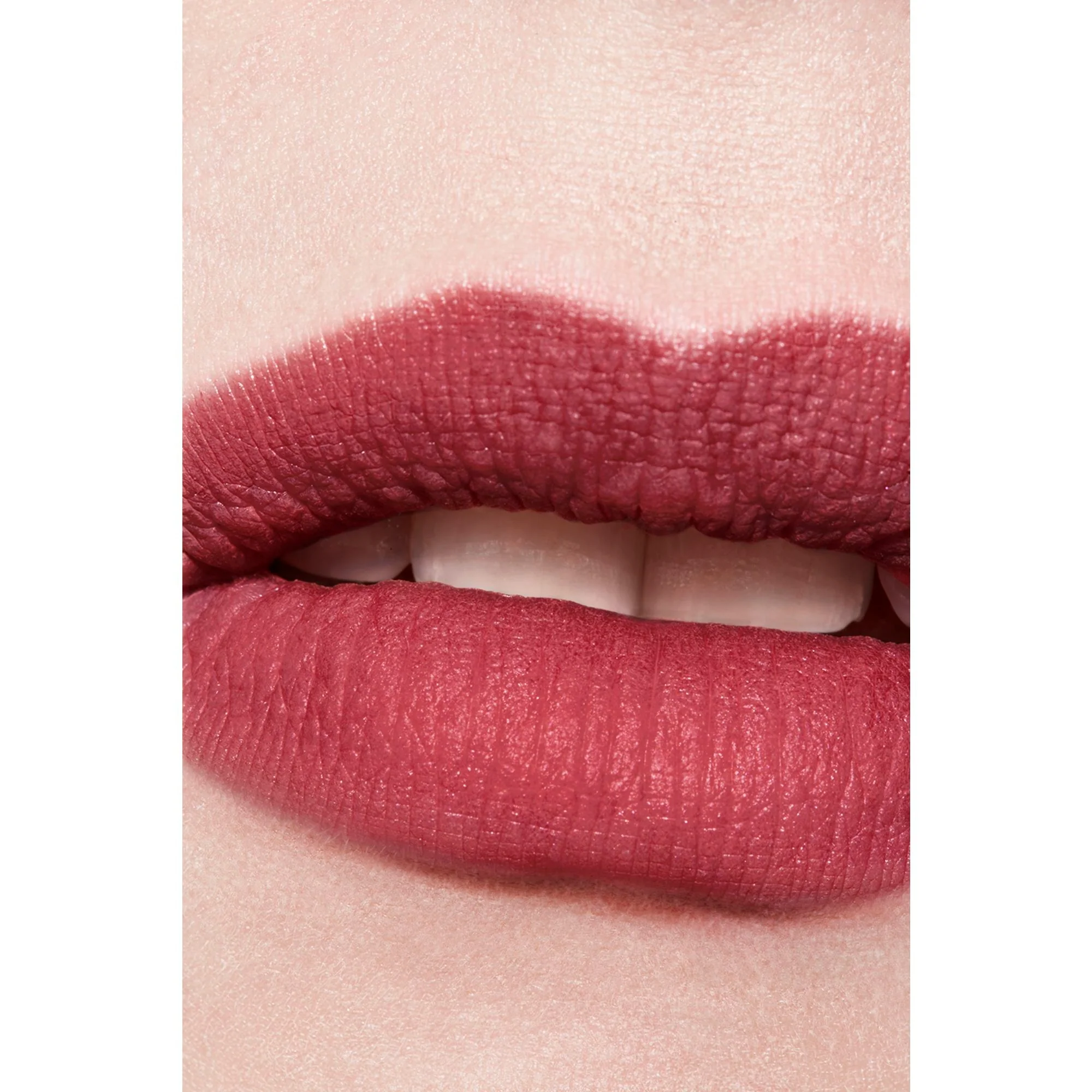 ROUGE ALLURE LIQUID VELVET - LE ROUGE À LÈVRES FLUIDE MAT INTENSE À LA TENUE ULTRA LONGUE DURÉE