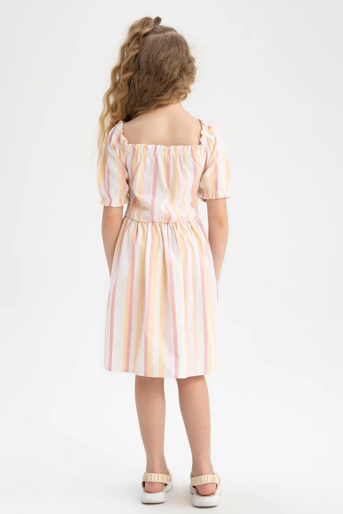 DeFacto  Gestreiftes Kurzarmkleid aus Baumwollleinen für Mädchen W7755a622sm