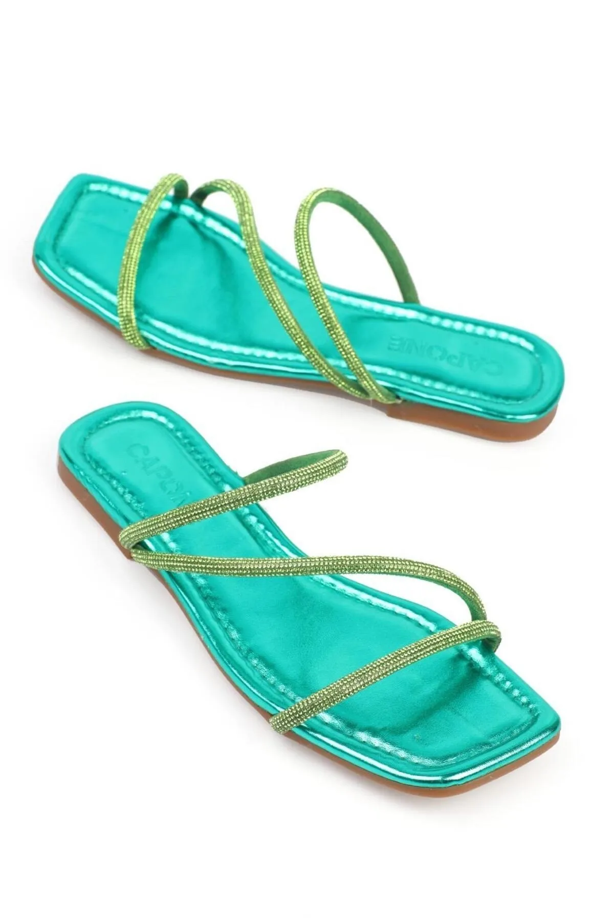 Capone Outfitters  Capone Stoned 3-Striped Flat Heel Quilted Green Damenhausschuhe