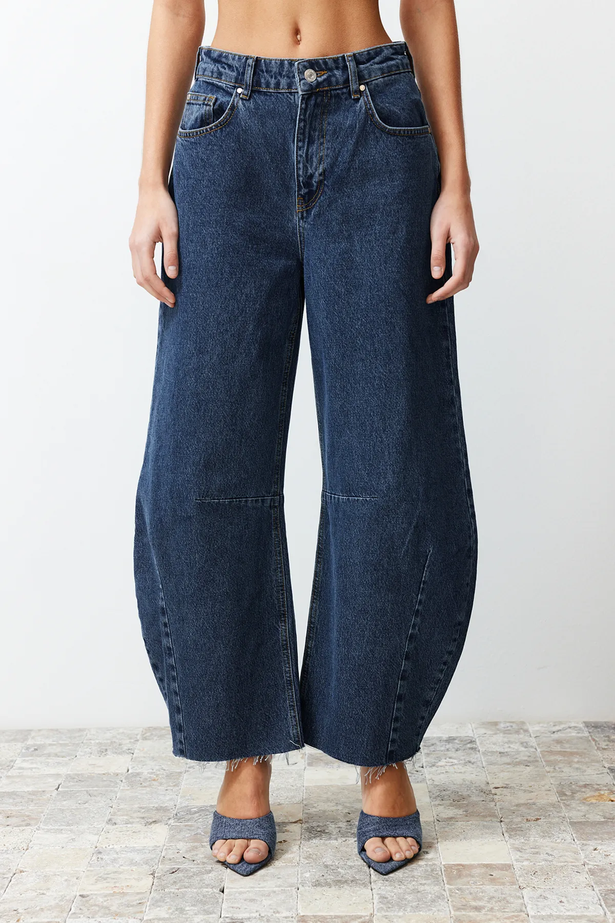 Trendyol Collection  High Waist Balloon Jeans - Dunkelblau, Nahtdetail, Nachhaltiger TWOSS24JE00141