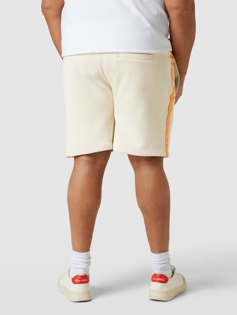 PLUS SIZE Sweatshorts mit Label-Details in beige