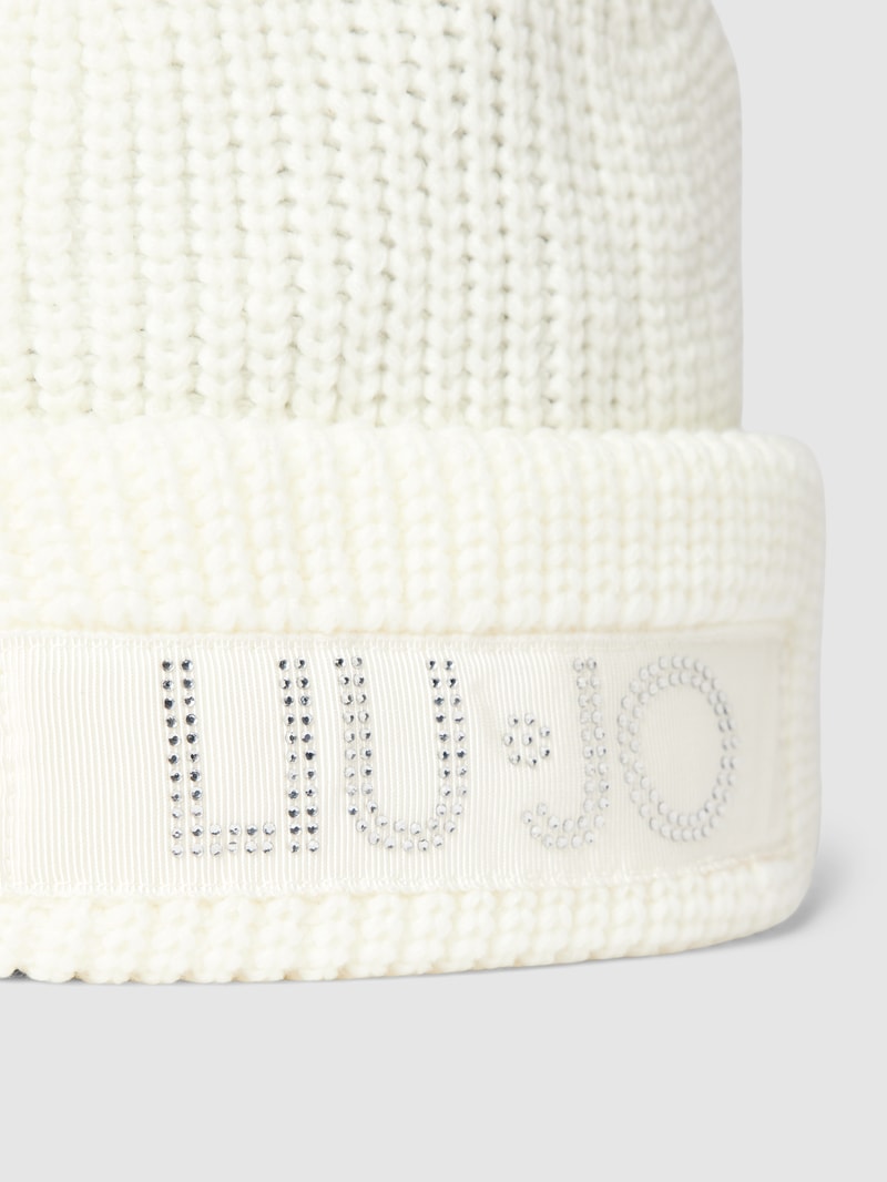 Beanie mit Label-Applikation in offwhite