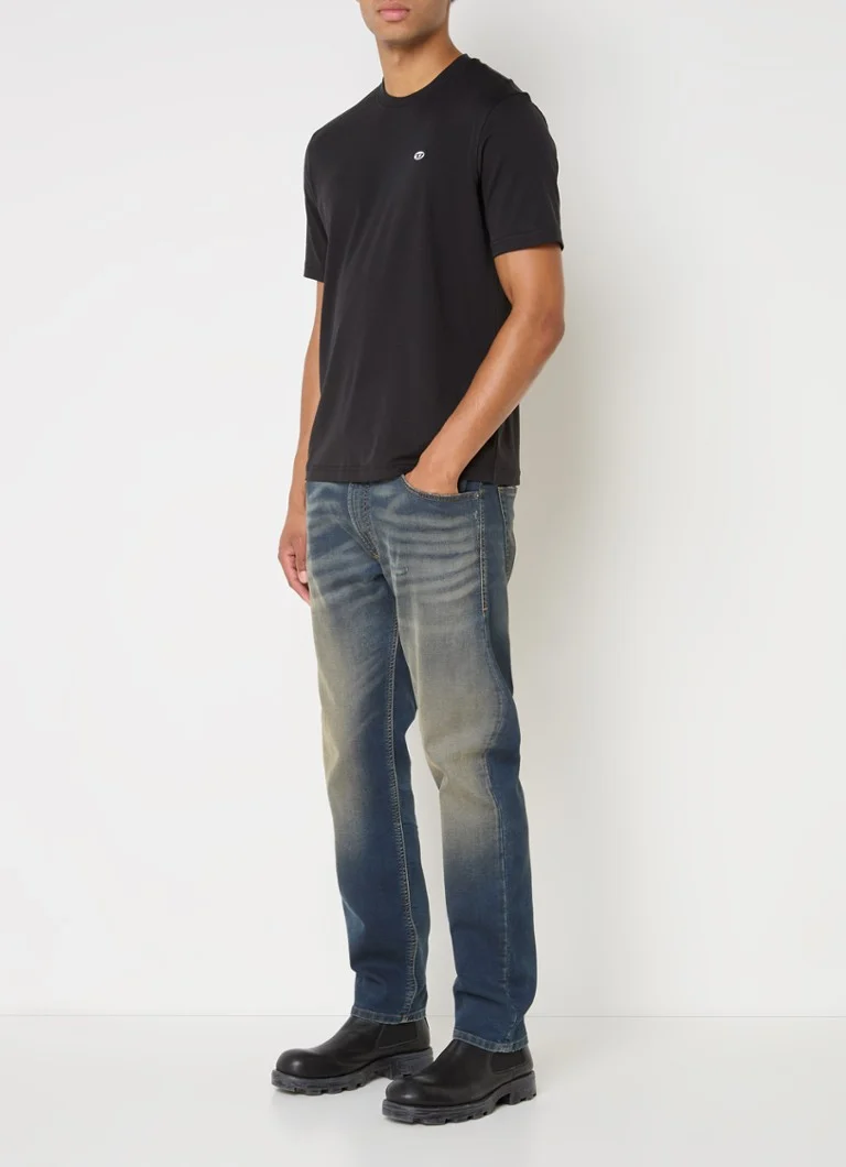 Diesel T-Adjust-Doval -t-paita, jossa logobrodeeraus