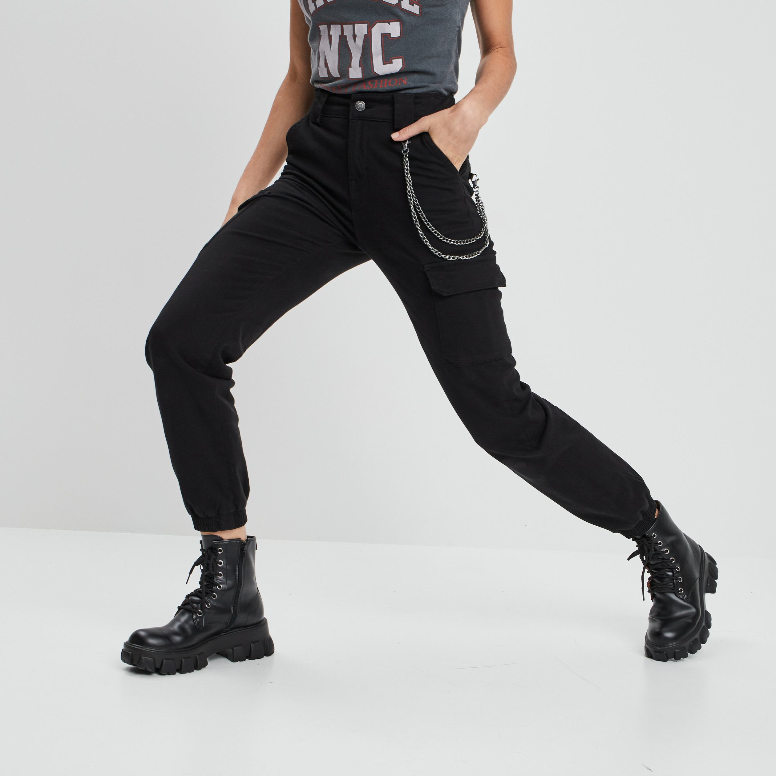 Pantalon cargo avec chaîne noir femme | La Halle