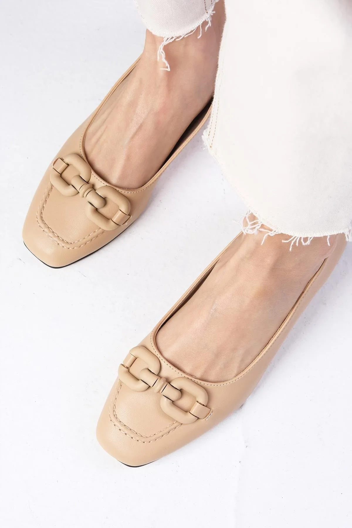 Mio Gusto  Dolly Ten Regi Damenschuhe mit kurzem Absatz und Schnallenzubehör