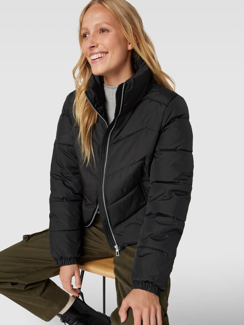 Steppjacke mit Reißverschlusstaschen Modell 'LIGA' in schwarz
