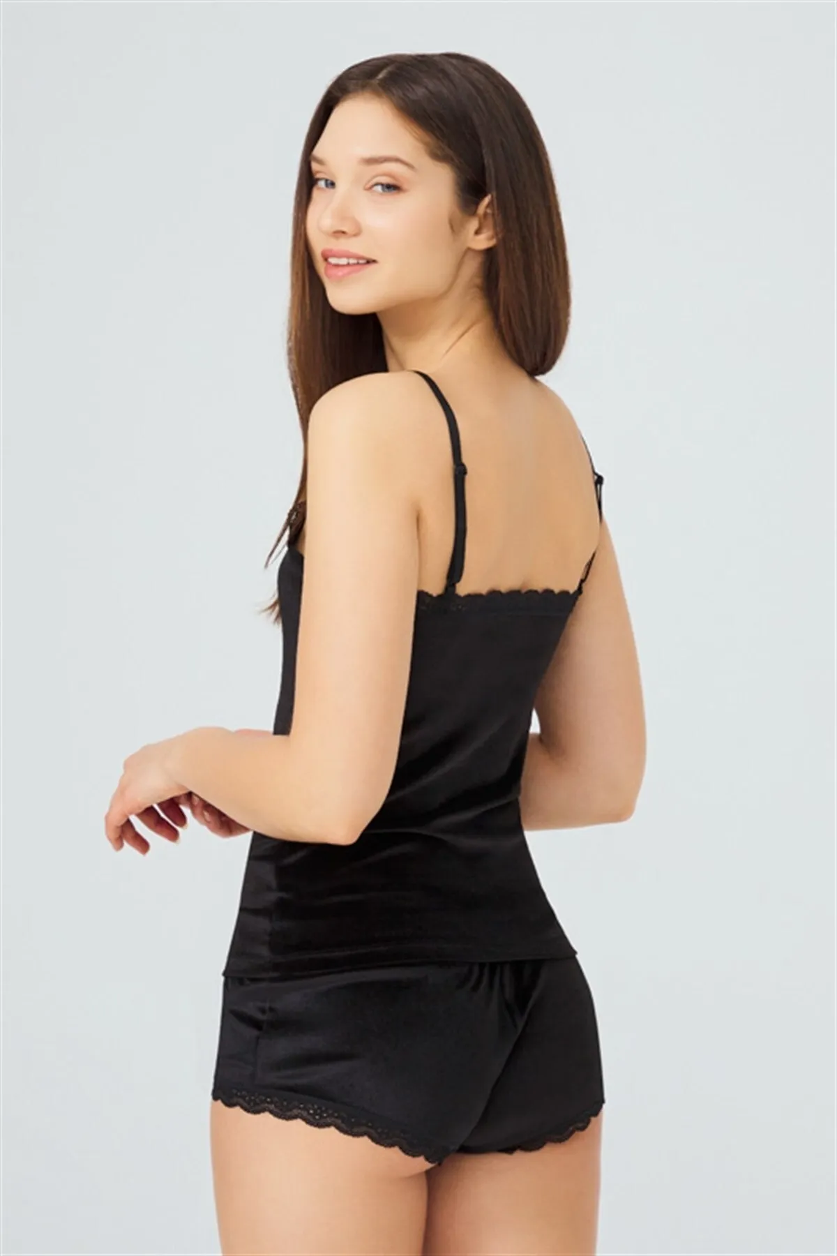 Cottonhill  Damen-Tanktop und Shorts-Set aus Samt mit schwarzen Spitzendetails und dünnen Trägern