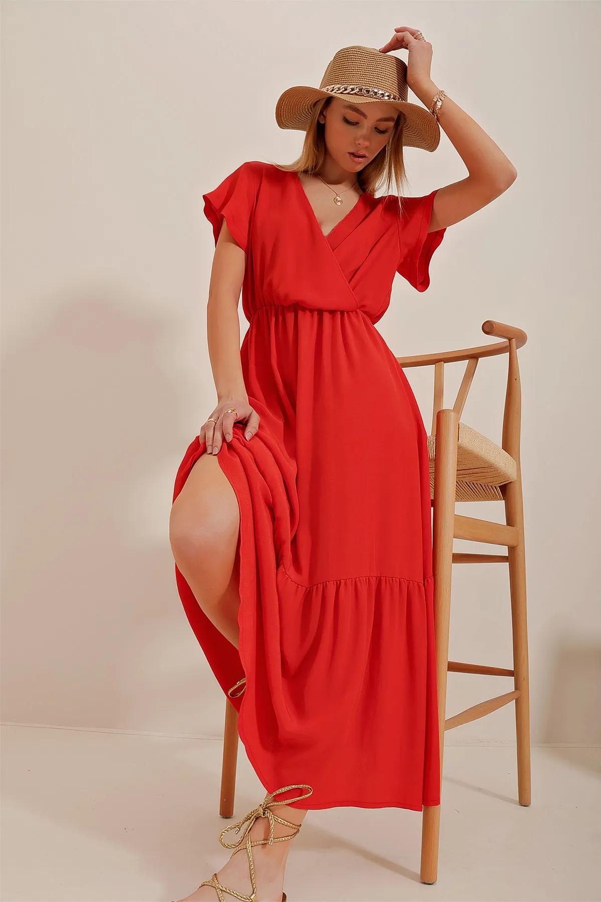 Trend Alaçatı Stili  Damen-Kleid in Crinkle-Optik in Maxilänge mit zweireihigem Kragen und Granatapfelblüten ALC-X4373
