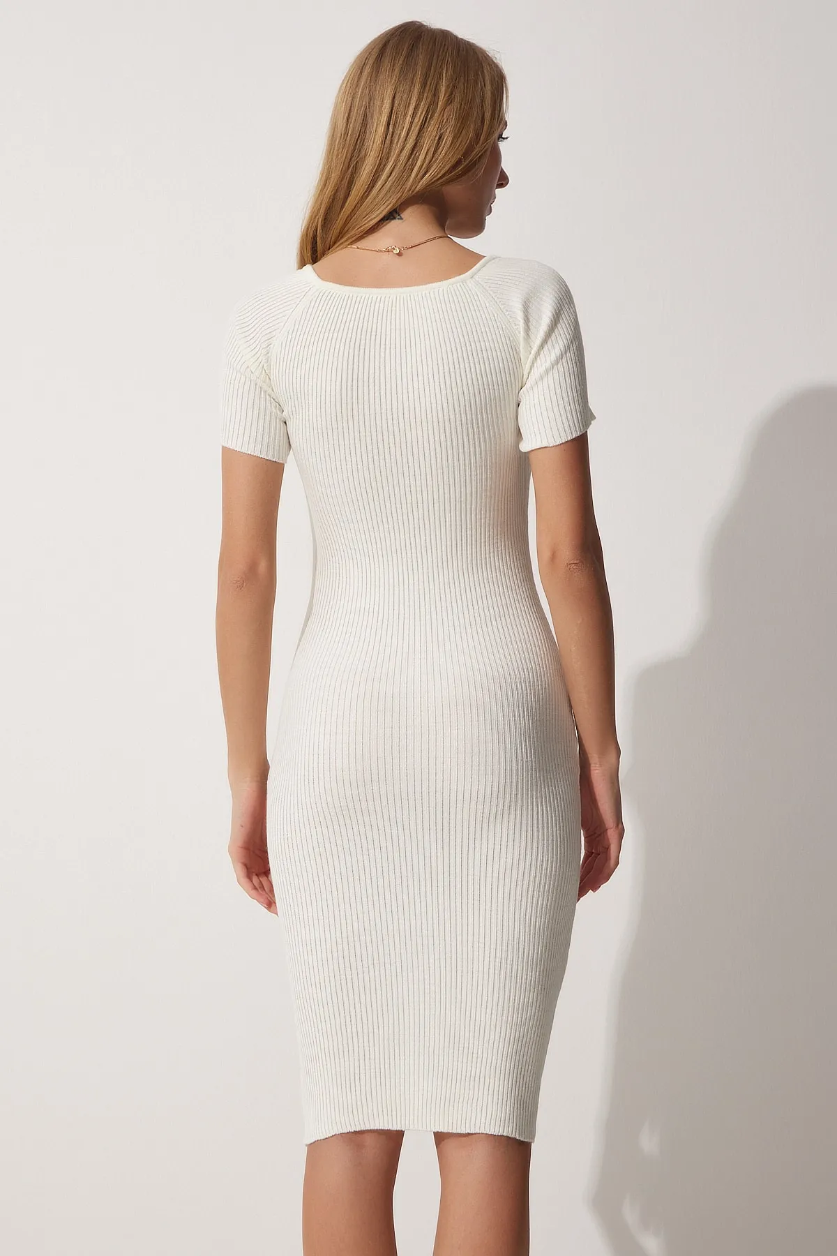 Happiness İstanbul  Strickkleid mit herzförmigem Ausschnitt