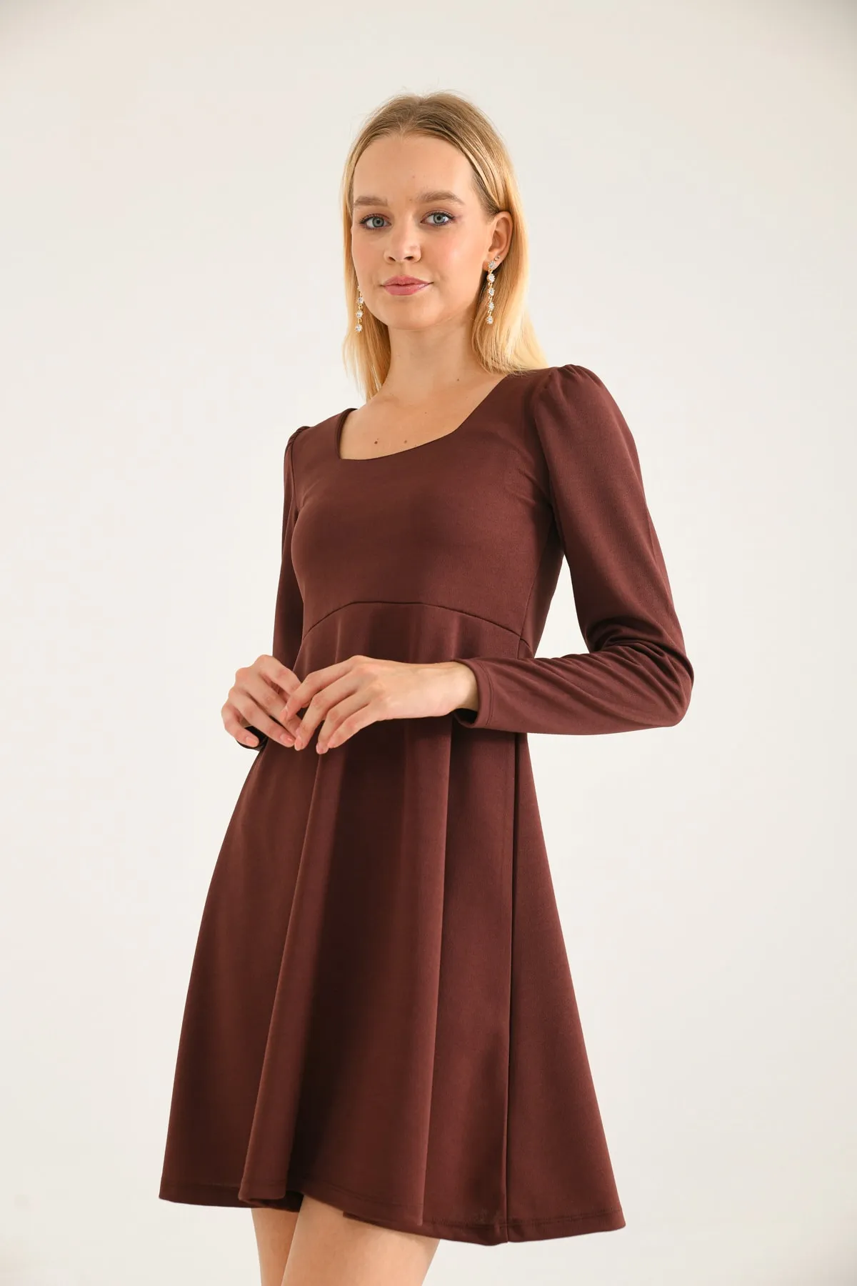VOLT CLOTHİNG  Damen-Minikleid mit quadratischem Ausschnitt und langen Ärmeln