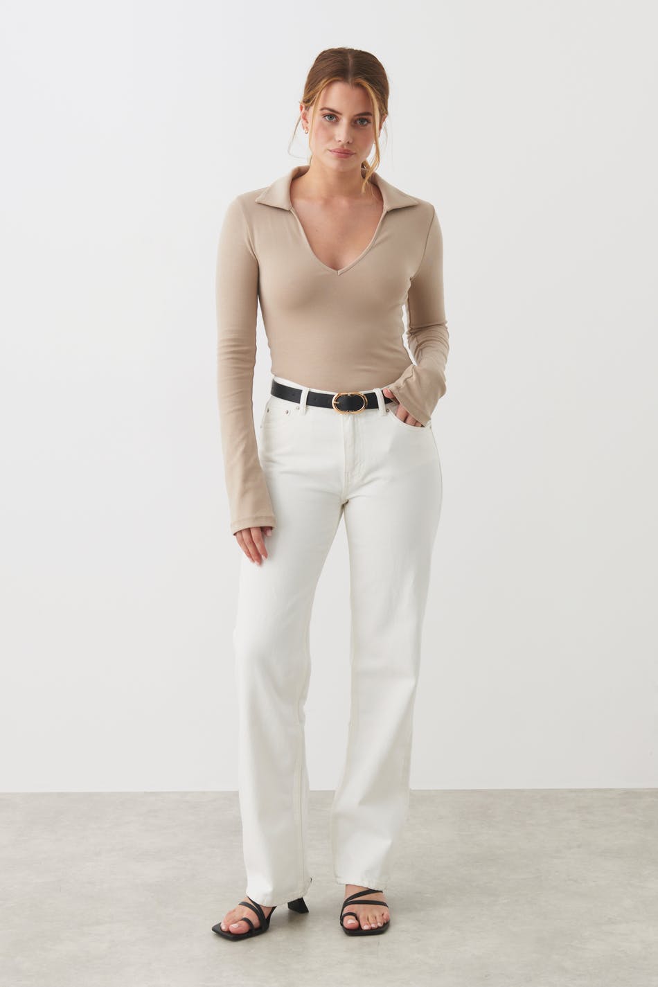 V-neck collar top
