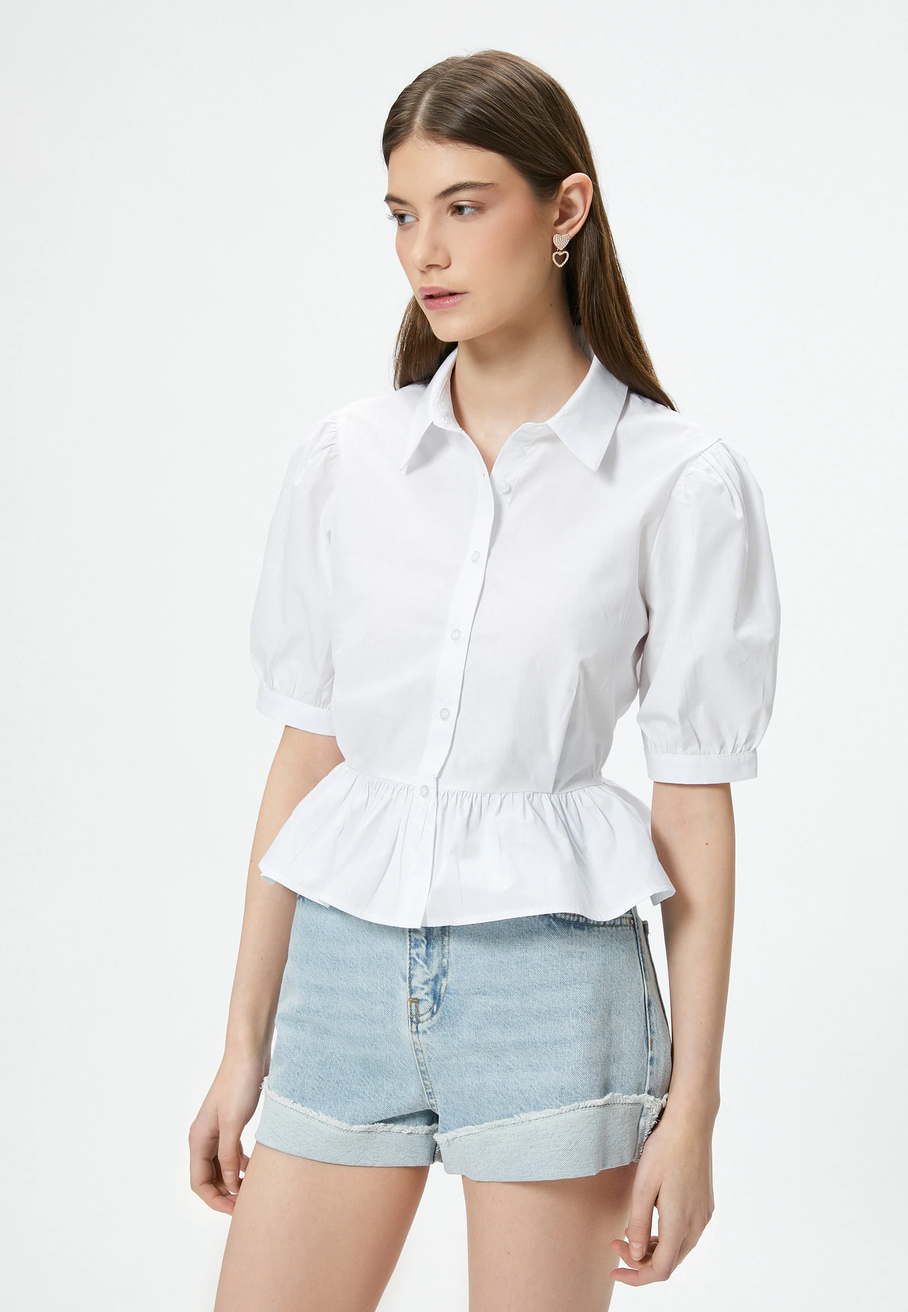 Camisa Koton con mangas abullonadas y cuello con volantes