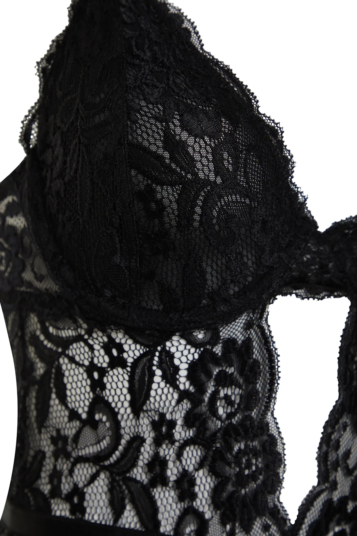 Trendyol Collection  Schwarzer Strickbody mit Spitzenfenster/Ausschnitt, Seilriemen und detailliertem THMSS24BD00003