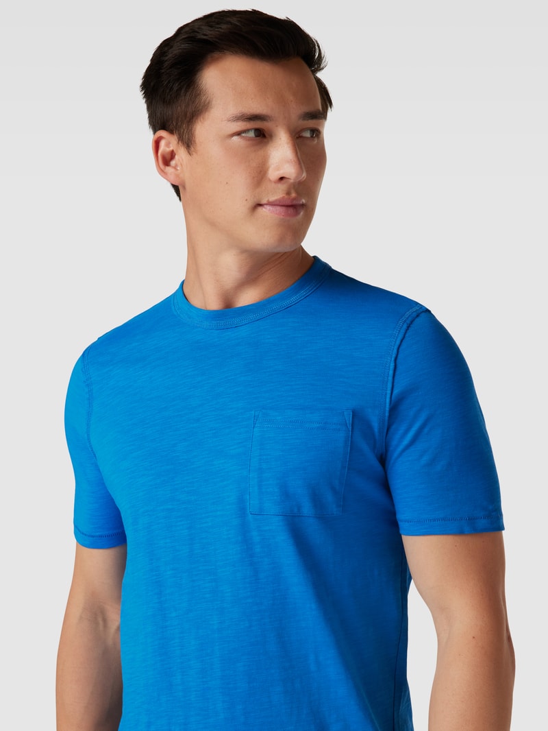T-Shirt in melierter Optik mit Brusttasche in royalblau