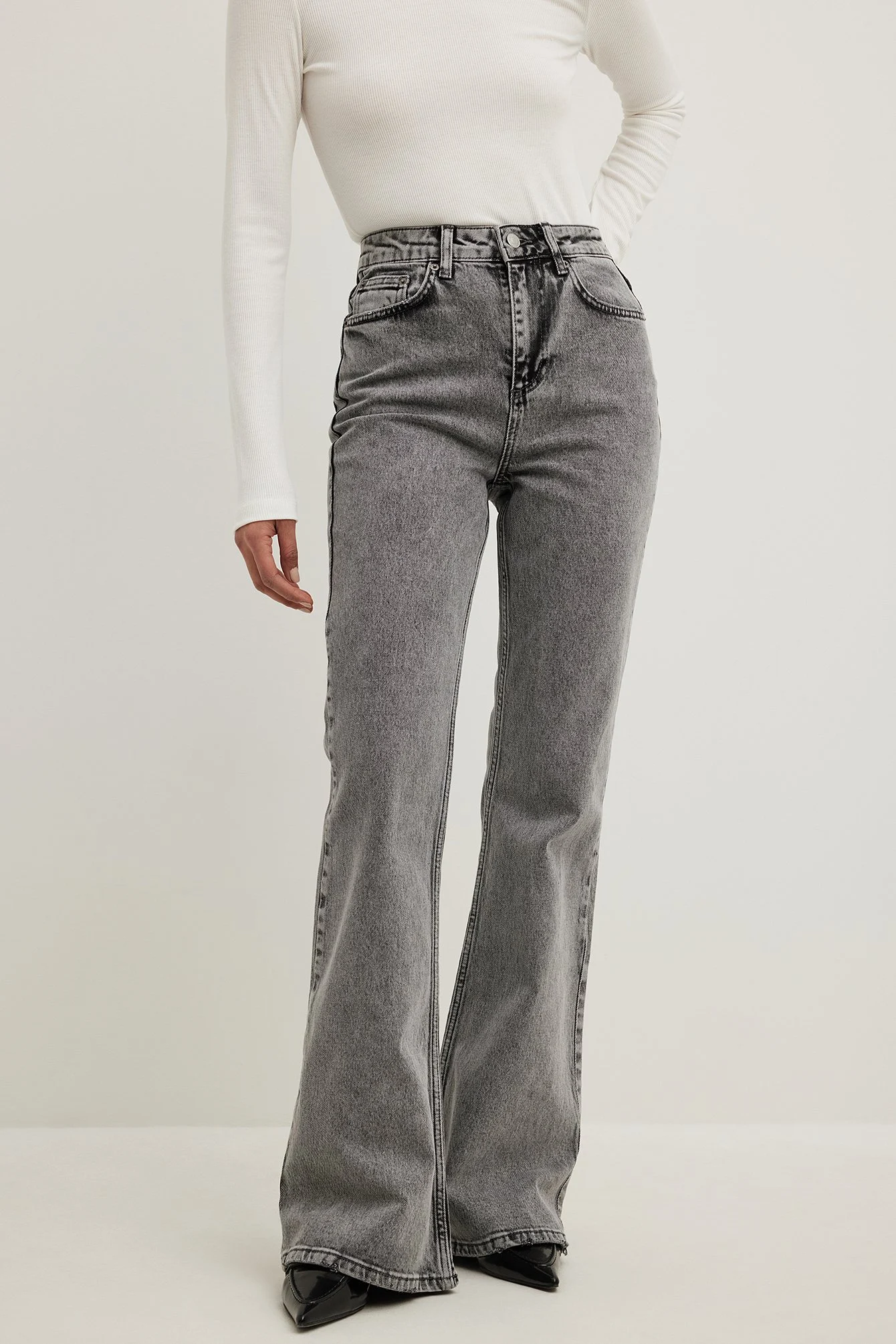 Ausgestellte Jeans mit hoher Taille