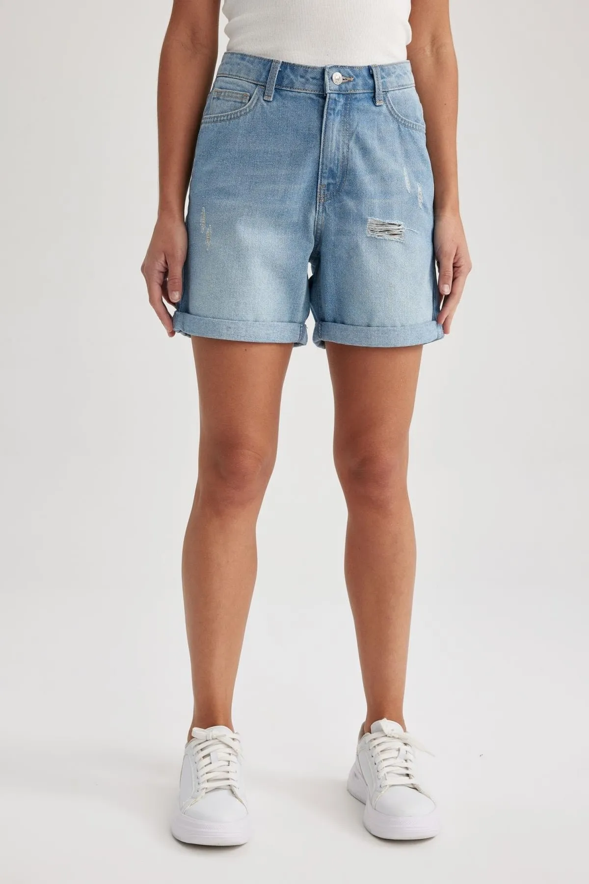 DeFacto  Boyfriend-Jeansshorts mit normaler Taille und umgeschlagenem Bein A2690ax23sm