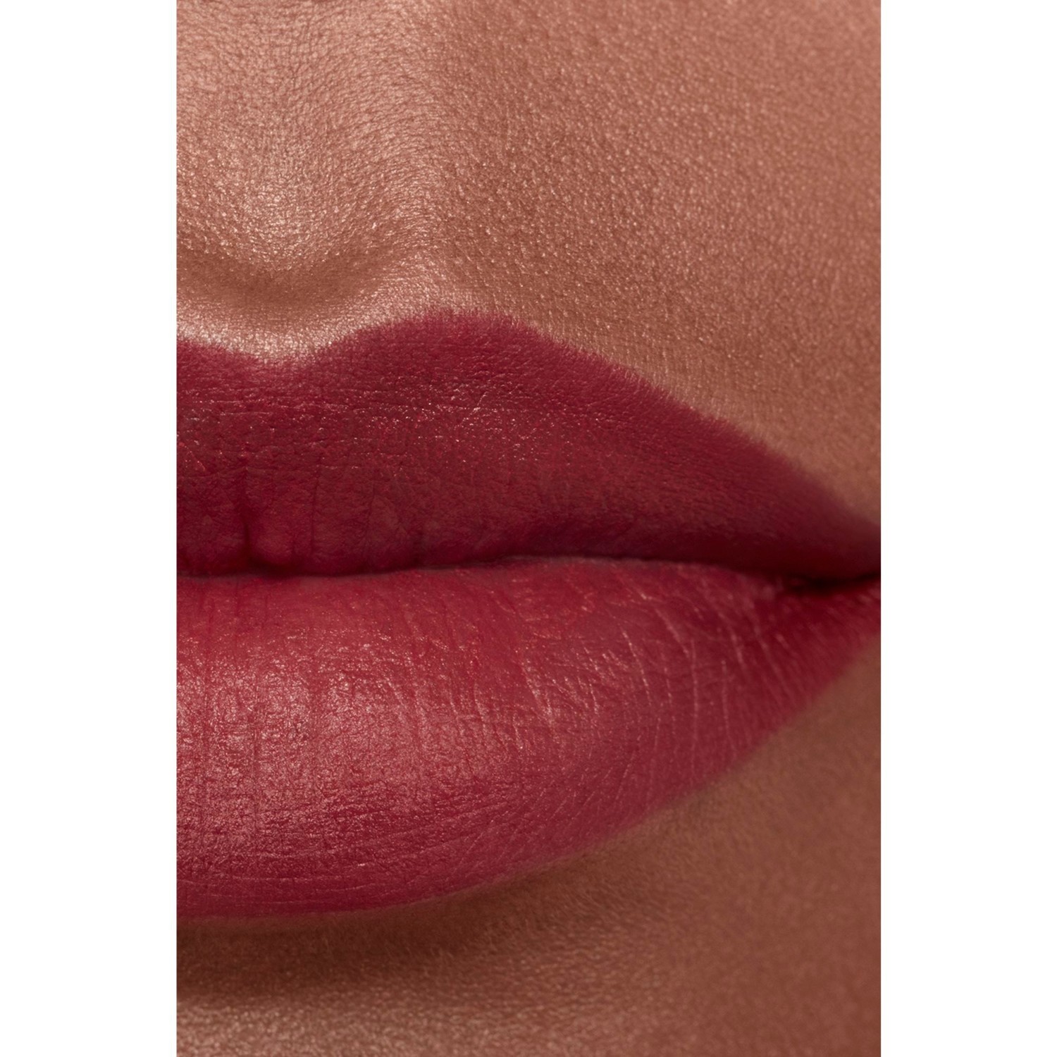 CHANEL ROJO TERCIOPELO LUMINOSO