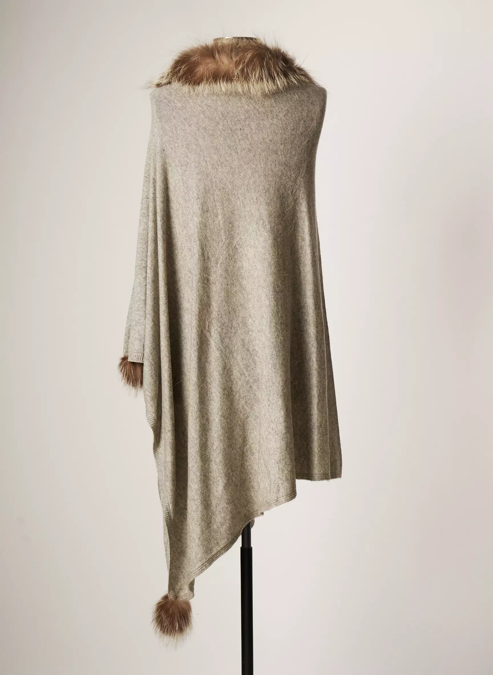 Lauren Vidal Ponchos Femme couleur gris