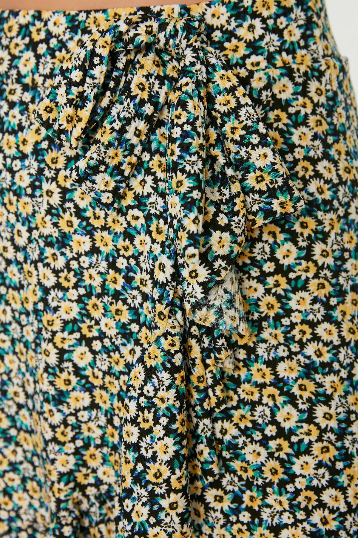 Trendyol Collection  Dunkelmarineblauer Minirock aus Stretch-Strick mit Volant und hoher Taille TWOSS21ET0010