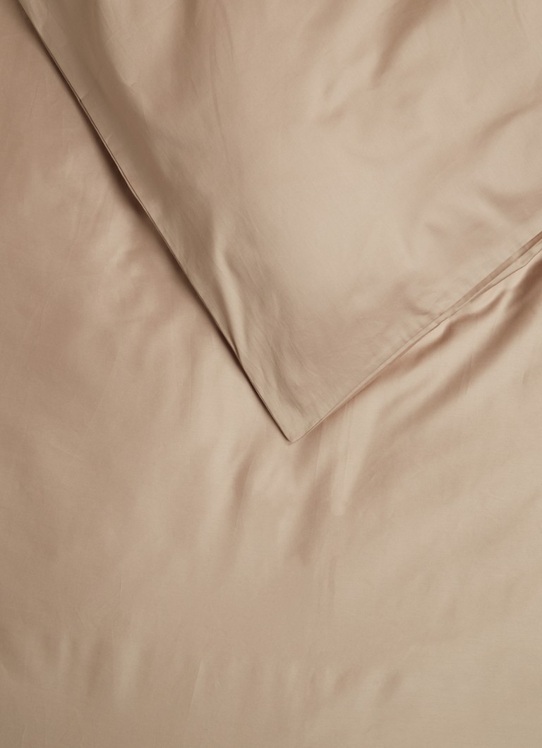 Set de lenjerie de pat Yumeko din satin de bumbac organic cu 300 de fire - cu fețe de pernă incluse.
