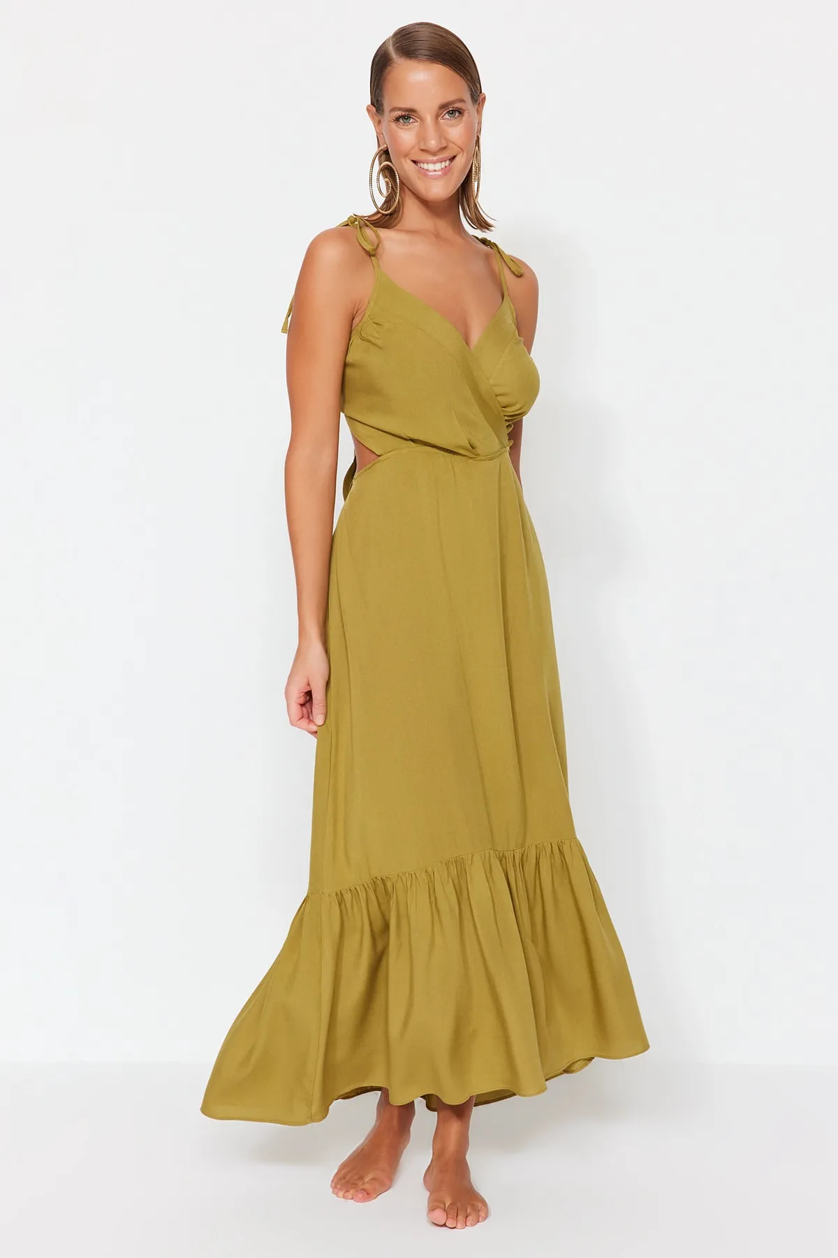 Trendyol Collection  Khakifarbenes, gewebtes Maxi-Strandkleid mit Cut-Outs und Fenstern TBESS23EL00085