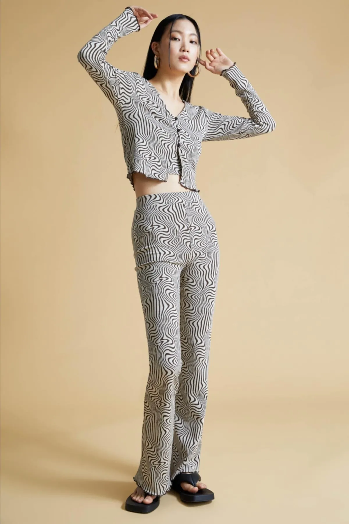 DeFacto  Gemusterte Slim-Fit-Hose mit weitem Bein