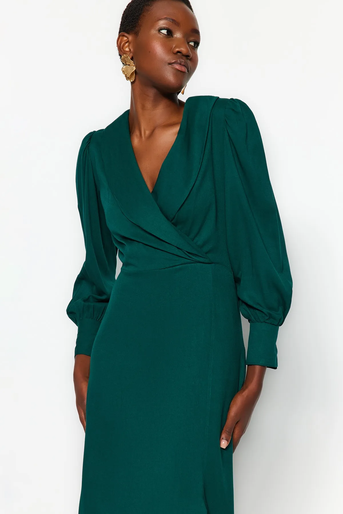Trendyol Collection  Smaragdgrünes Midi-Kleid mit zweireihigem Kragen und Schlitz und detailliertem Webmuster TWOAW21EL0230