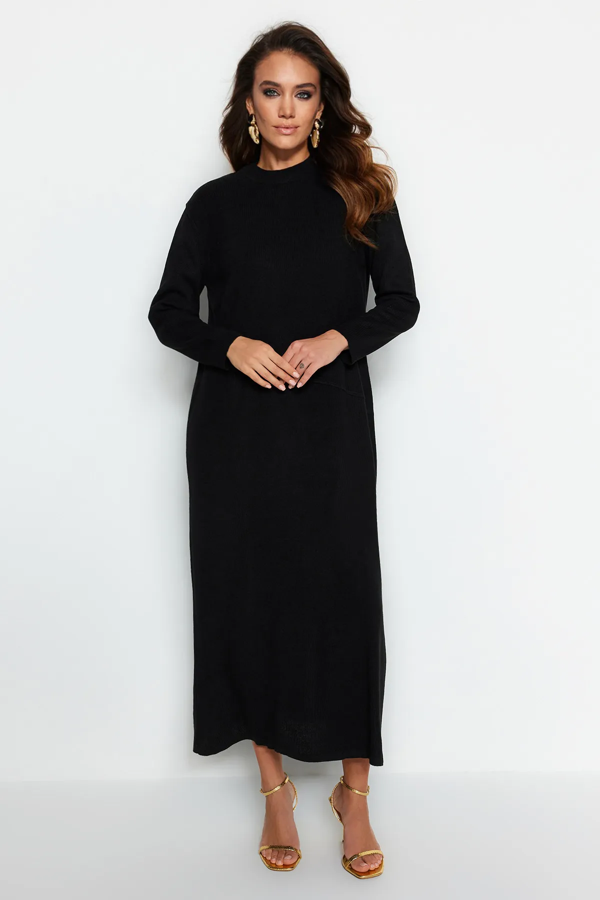 Trendyol Modest  Schwarzes Strickkleid mit Ziernähten TCTAW24EB00000