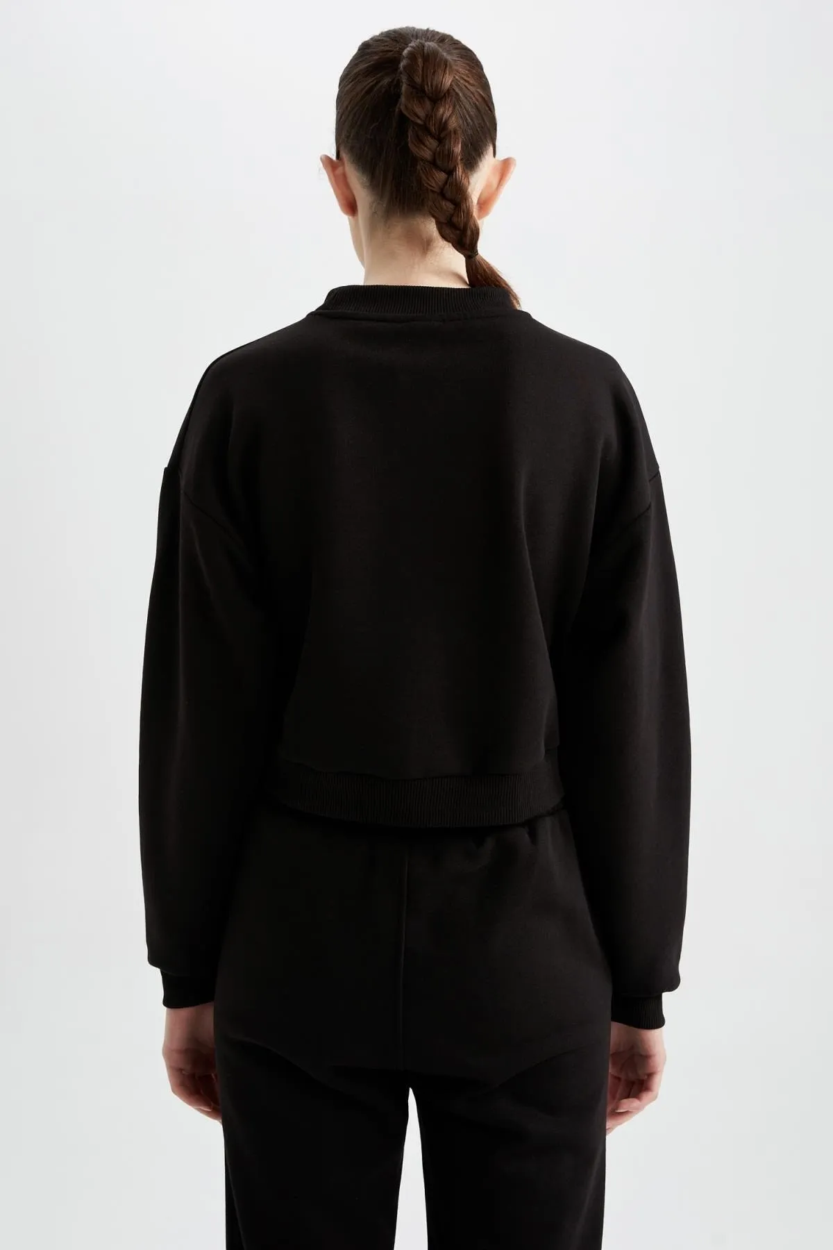 DeFacto  Fit Crop Sweatshirt mit Rundhalsausschnitt Y9533az22au