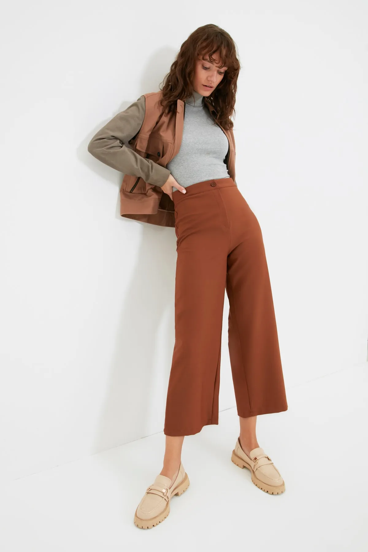 Trendyol Collection  Braune Webhose mit weitem Bein TWOSS20PL0090