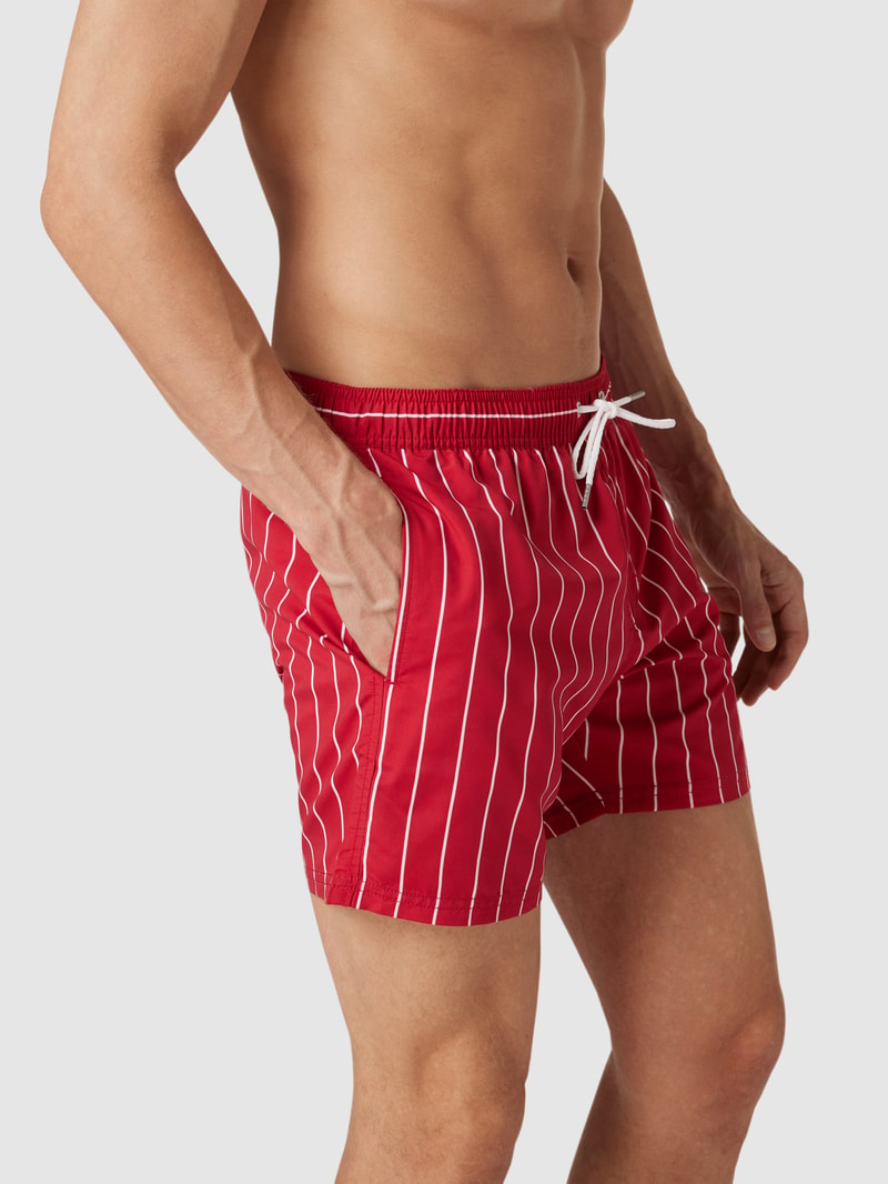Badehose mit Streifenmuster in rot