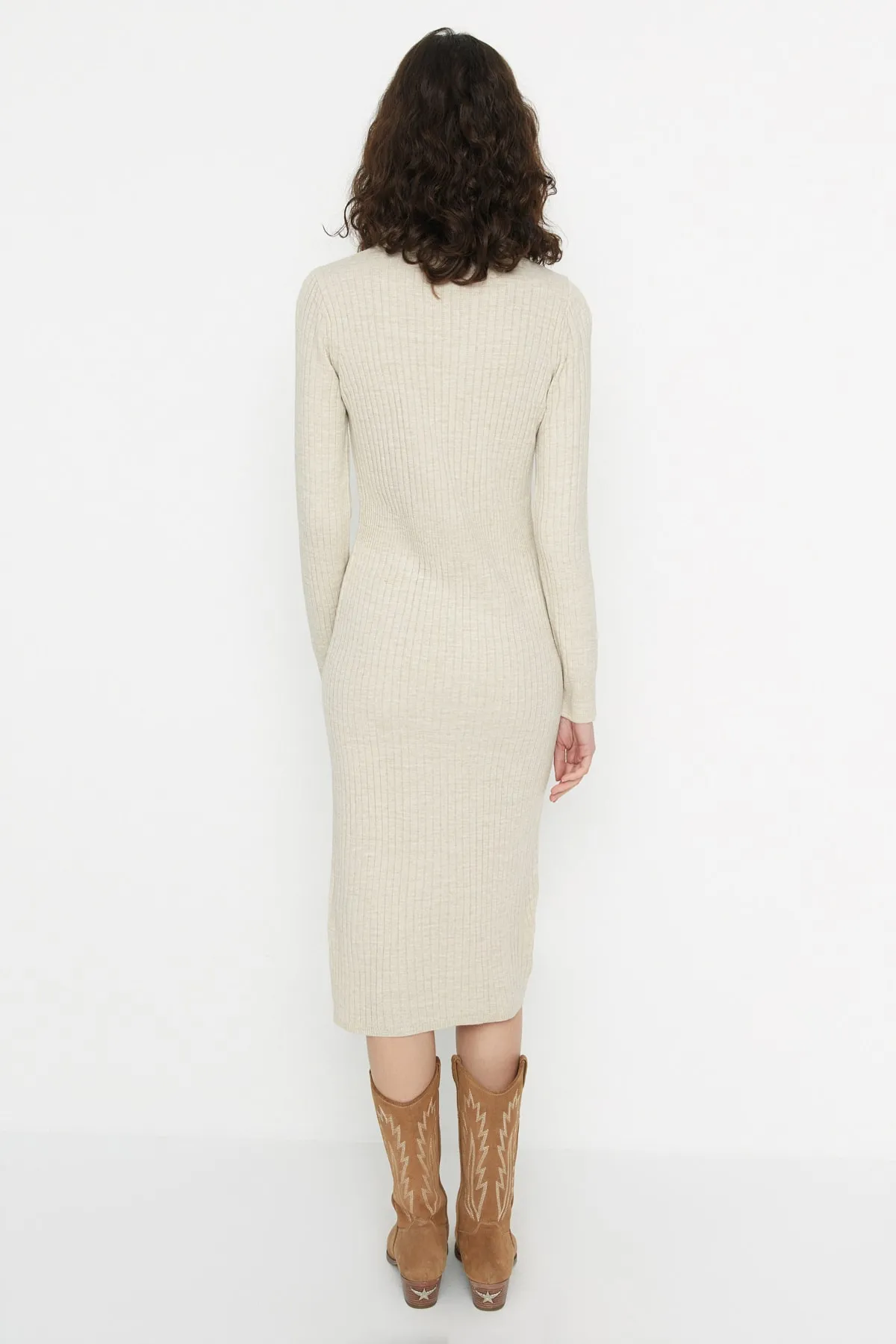 Trendyol Collection  Beige Beige Midi-Strickkleid mit Rollkragen TWOAW22EL1376 Kleid TWOAW22EL1376