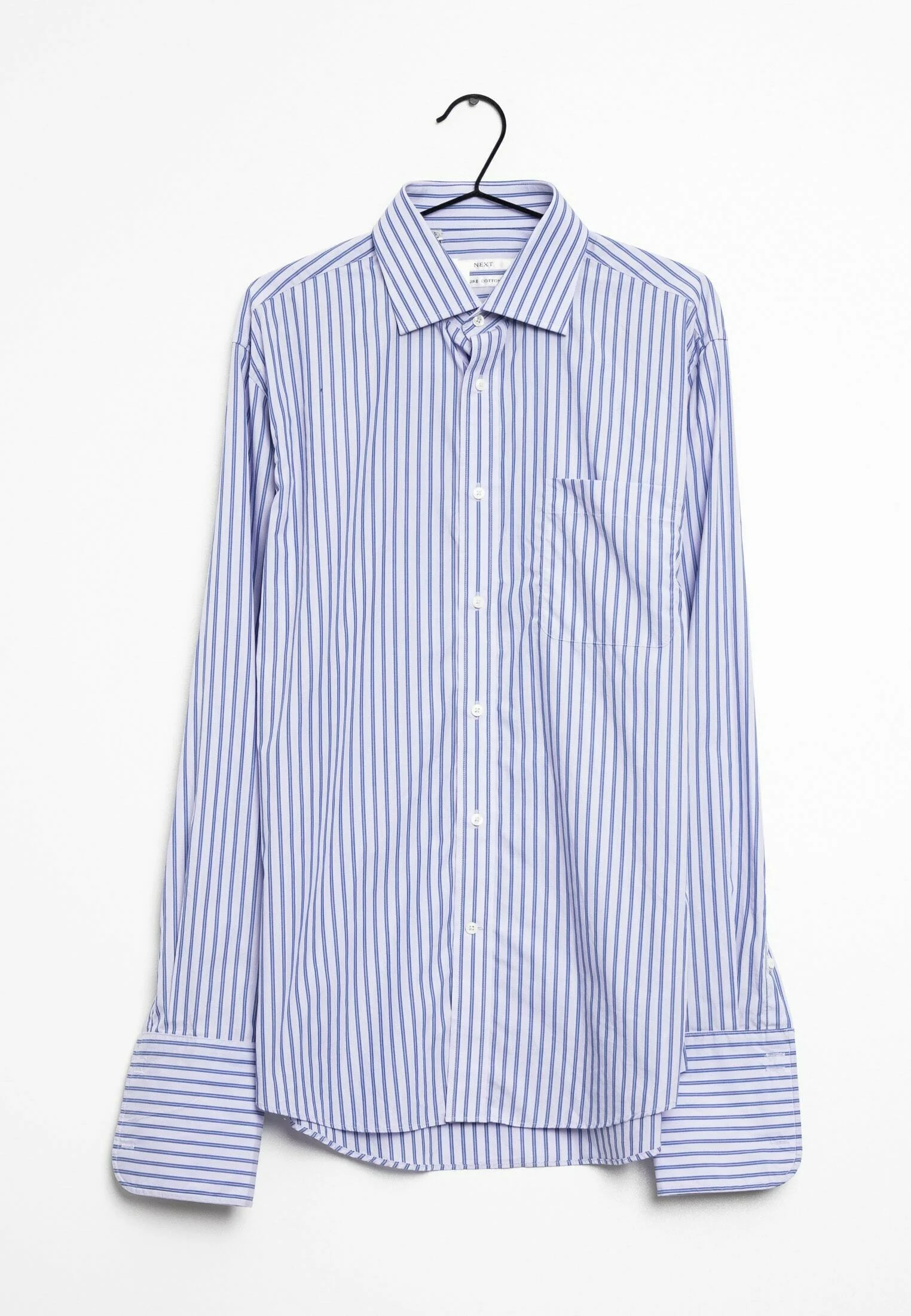 Próxima camisa elegante