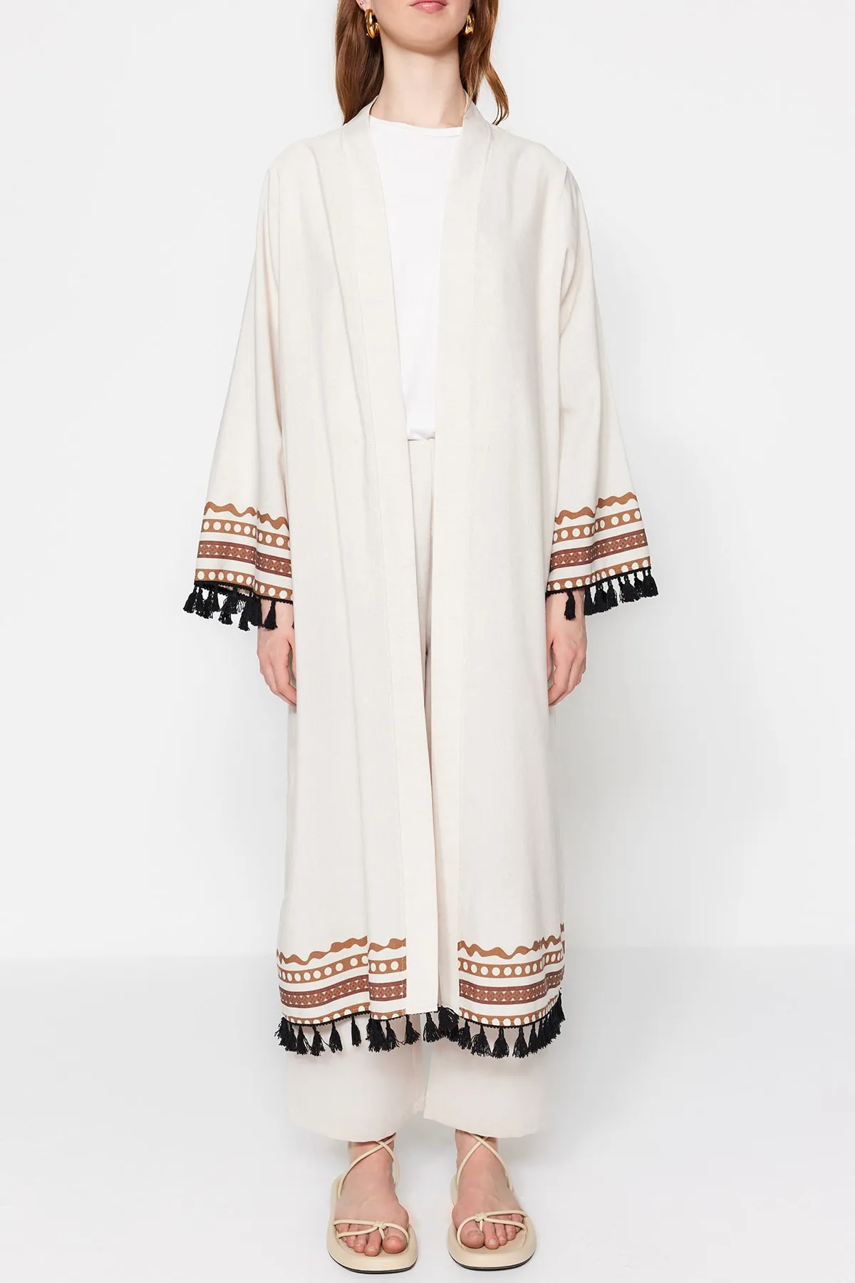 Trendyol Modest  Beiger, ethnisch gemusterter, langer, gewebter Kimono und Kaftan aus Baumwollmischung TCTSS23KK00012
