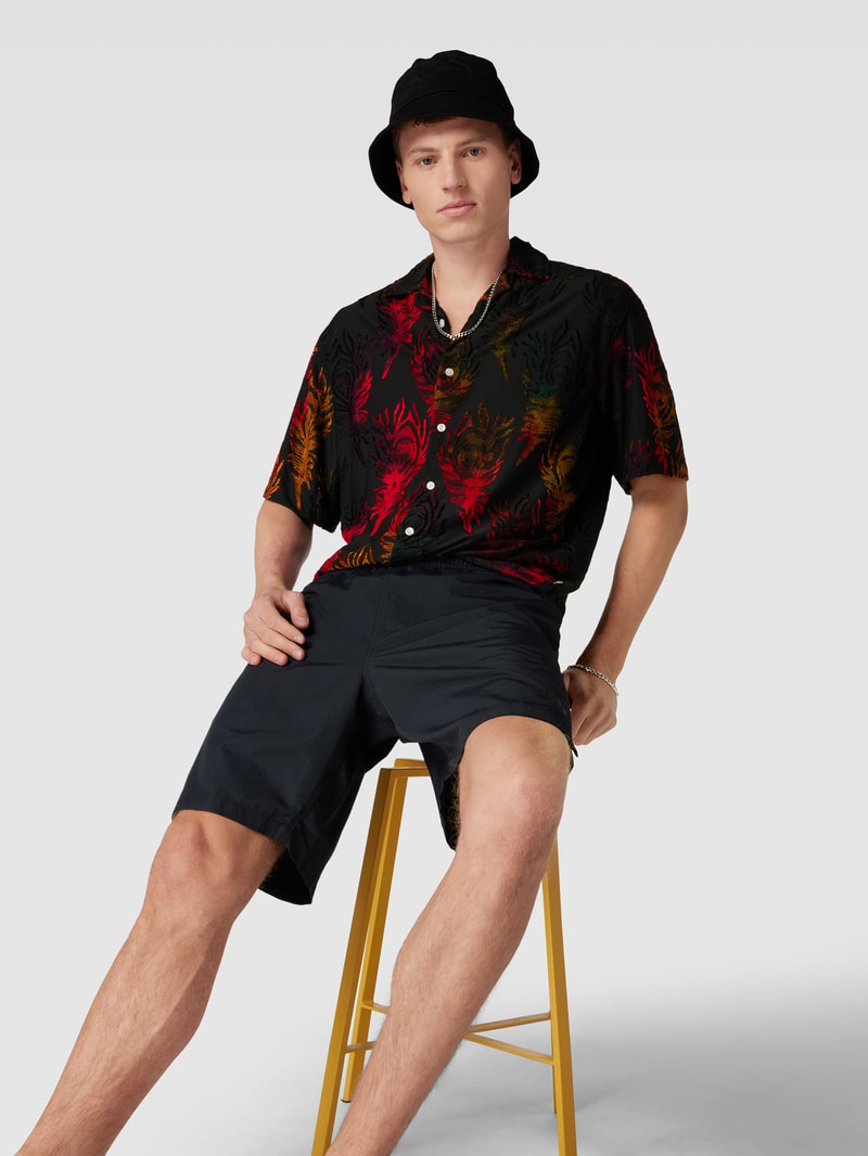 Shorts mit elastischem Bund in schwarz